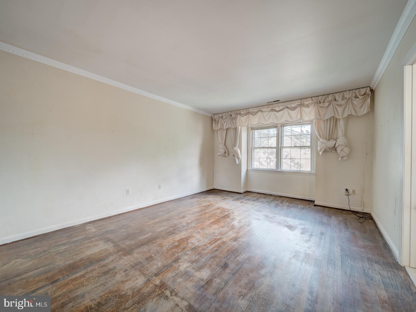 6607 MIDHILL PL, FALLS CHURCH, Virginia 22043, 3 Bedrooms Bedrooms, ,2 BathroomsBathrooms,Residential,For sale,6607 MIDHILL PL,VAFX2261888 MLS # VAFX2261888