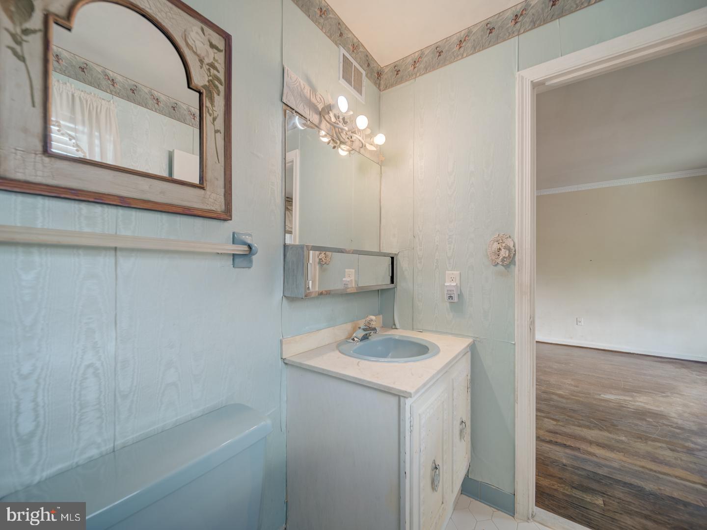 6607 MIDHILL PL, FALLS CHURCH, Virginia 22043, 3 Bedrooms Bedrooms, ,2 BathroomsBathrooms,Residential,For sale,6607 MIDHILL PL,VAFX2261888 MLS # VAFX2261888