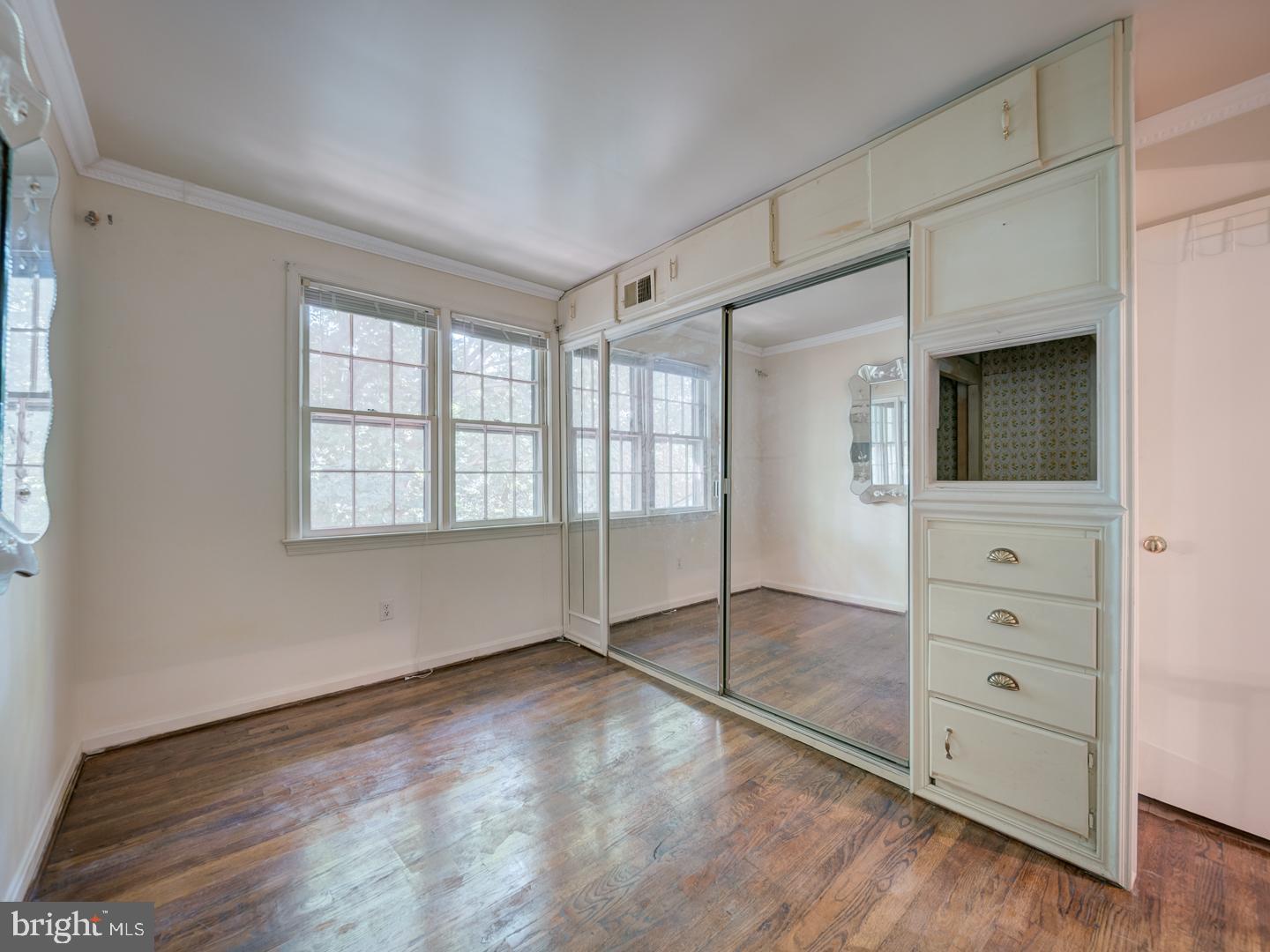 6607 MIDHILL PL, FALLS CHURCH, Virginia 22043, 3 Bedrooms Bedrooms, ,2 BathroomsBathrooms,Residential,For sale,6607 MIDHILL PL,VAFX2261888 MLS # VAFX2261888