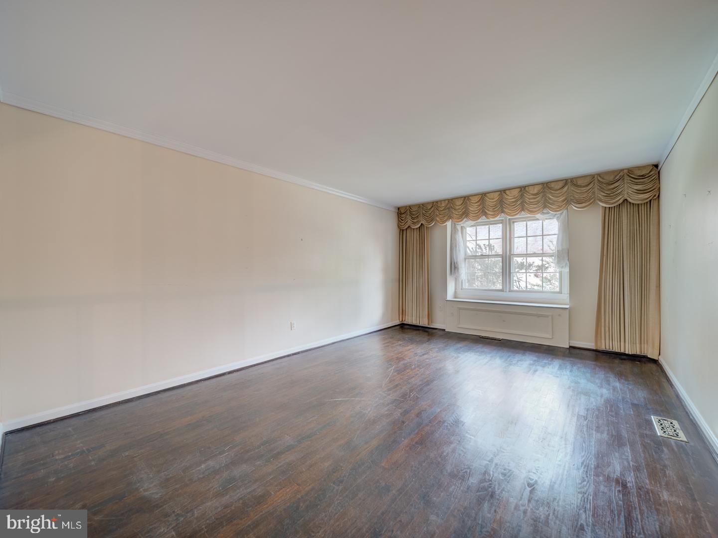 6607 MIDHILL PL, FALLS CHURCH, Virginia 22043, 3 Bedrooms Bedrooms, ,2 BathroomsBathrooms,Residential,For sale,6607 MIDHILL PL,VAFX2261888 MLS # VAFX2261888