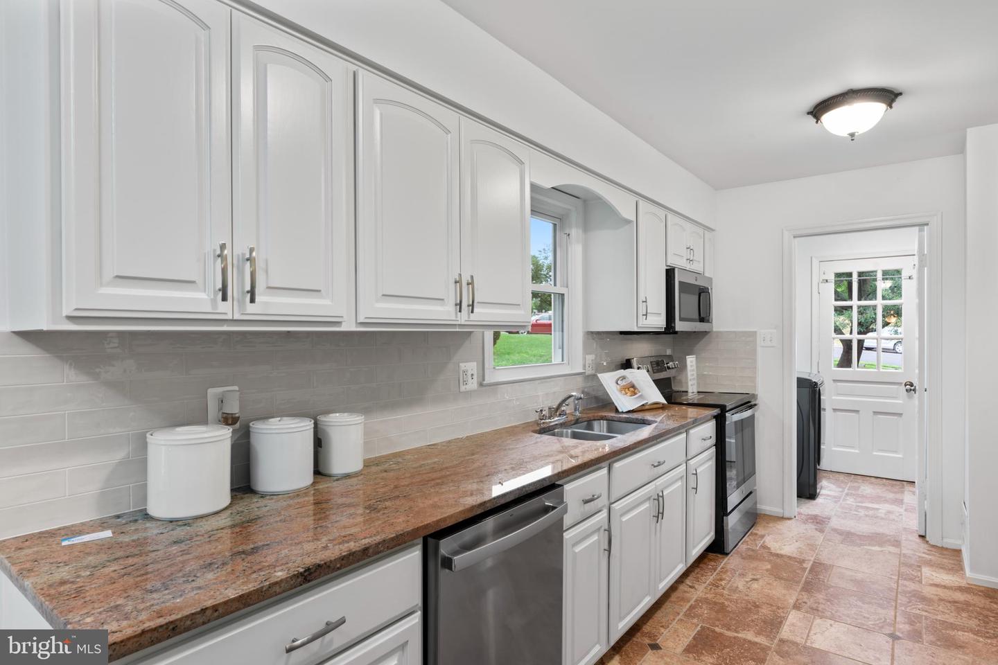1950 WEYBRIDGE LN, RESTON, Virginia 20191, 5 Bedrooms Bedrooms, ,4 BathroomsBathrooms,Residential,For sale,1950 WEYBRIDGE LN,VAFX2262102 MLS # VAFX2262102