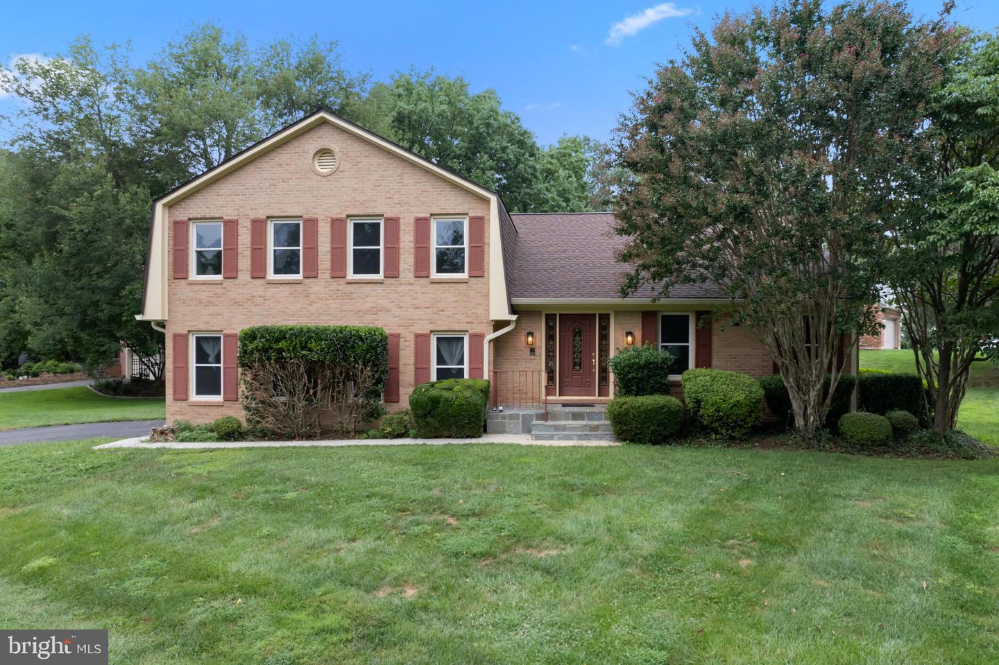 1950 WEYBRIDGE LN, RESTON, Virginia 20191, 5 Bedrooms Bedrooms, ,4 BathroomsBathrooms,Residential,For sale,1950 WEYBRIDGE LN,VAFX2262102 MLS # VAFX2262102