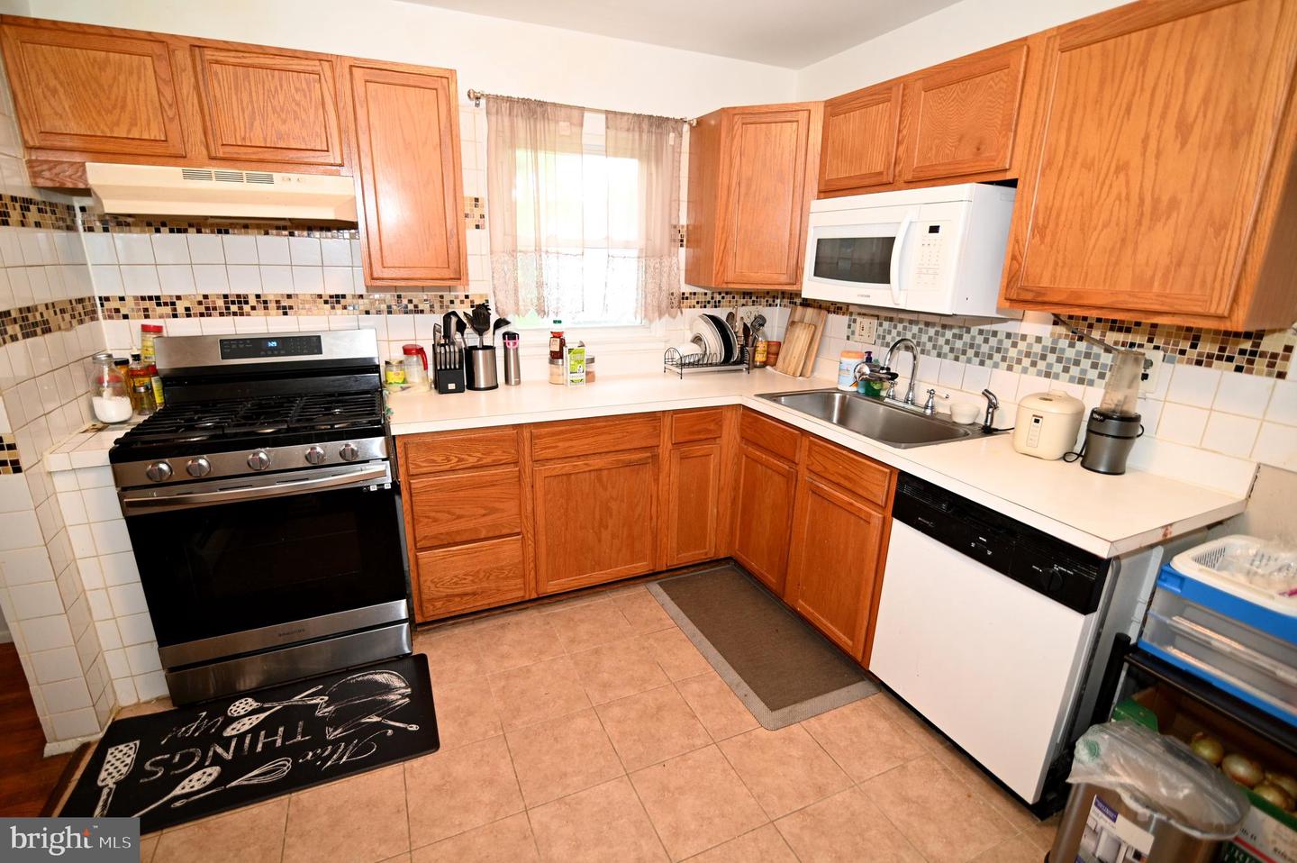 2219 MADISON CT, WOODBRIDGE, Virginia 22191, 6 Bedrooms Bedrooms, ,3 BathroomsBathrooms,Residential,For sale,2219 MADISON CT,VAPW2101816 MLS # VAPW2101816