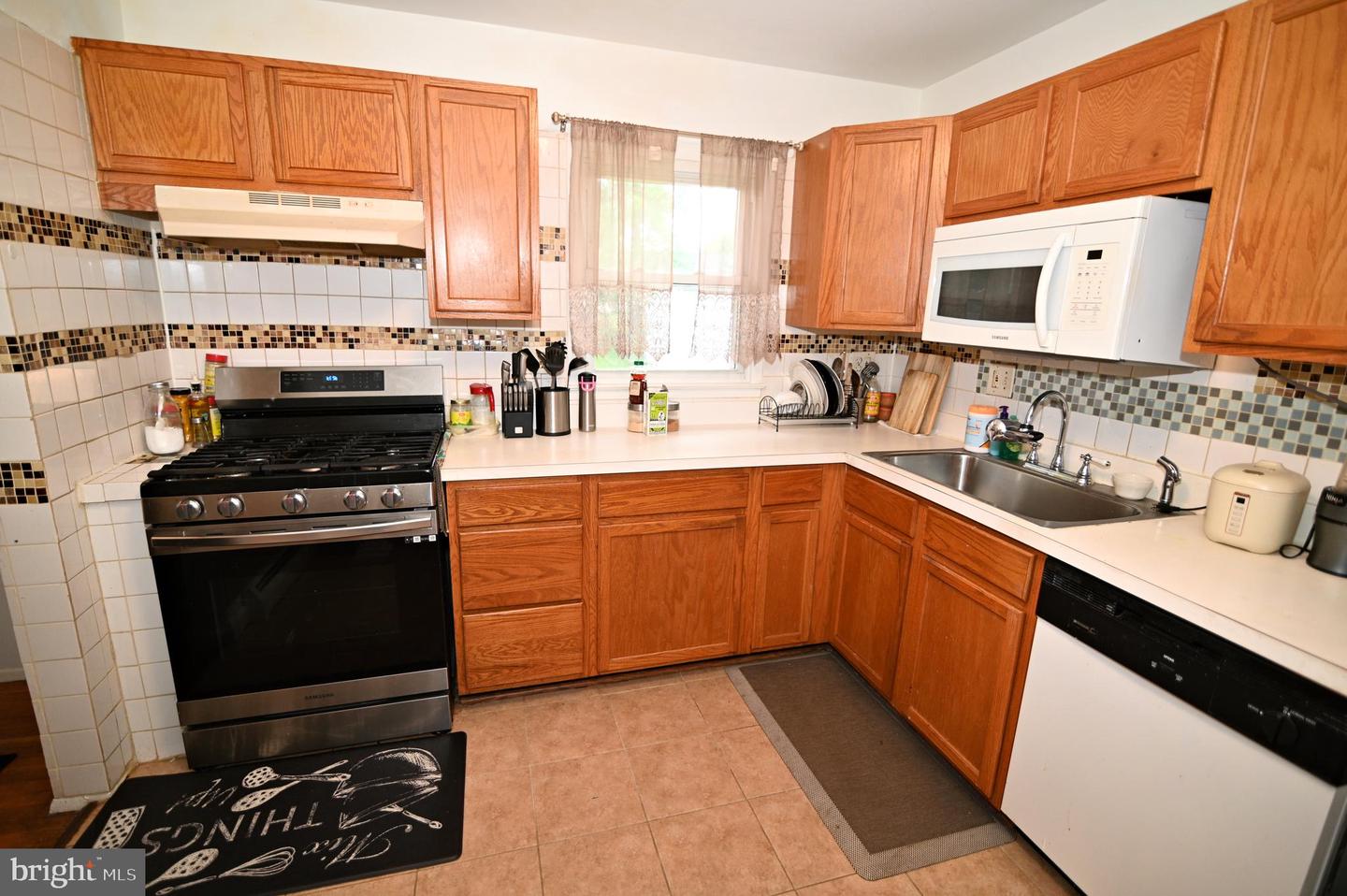 2219 MADISON CT, WOODBRIDGE, Virginia 22191, 6 Bedrooms Bedrooms, ,3 BathroomsBathrooms,Residential,For sale,2219 MADISON CT,VAPW2101816 MLS # VAPW2101816