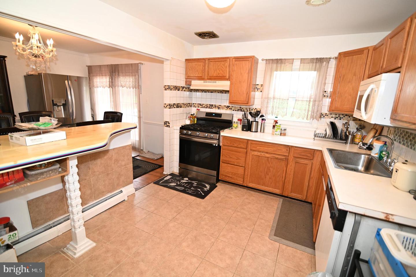 2219 MADISON CT, WOODBRIDGE, Virginia 22191, 6 Bedrooms Bedrooms, ,3 BathroomsBathrooms,Residential,For sale,2219 MADISON CT,VAPW2101816 MLS # VAPW2101816
