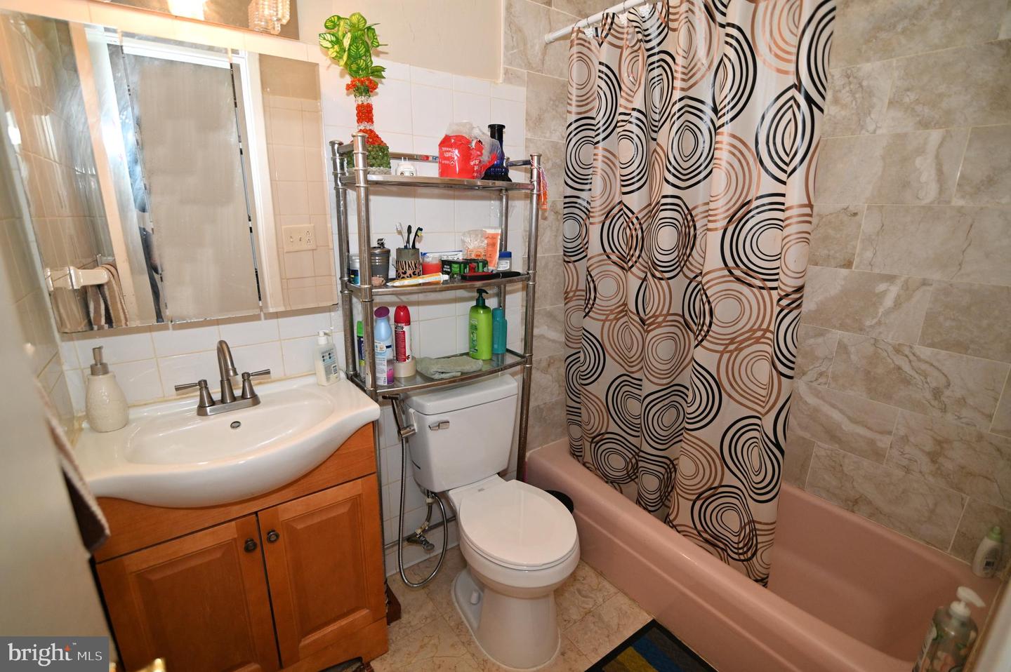 2219 MADISON CT, WOODBRIDGE, Virginia 22191, 6 Bedrooms Bedrooms, ,3 BathroomsBathrooms,Residential,For sale,2219 MADISON CT,VAPW2101816 MLS # VAPW2101816