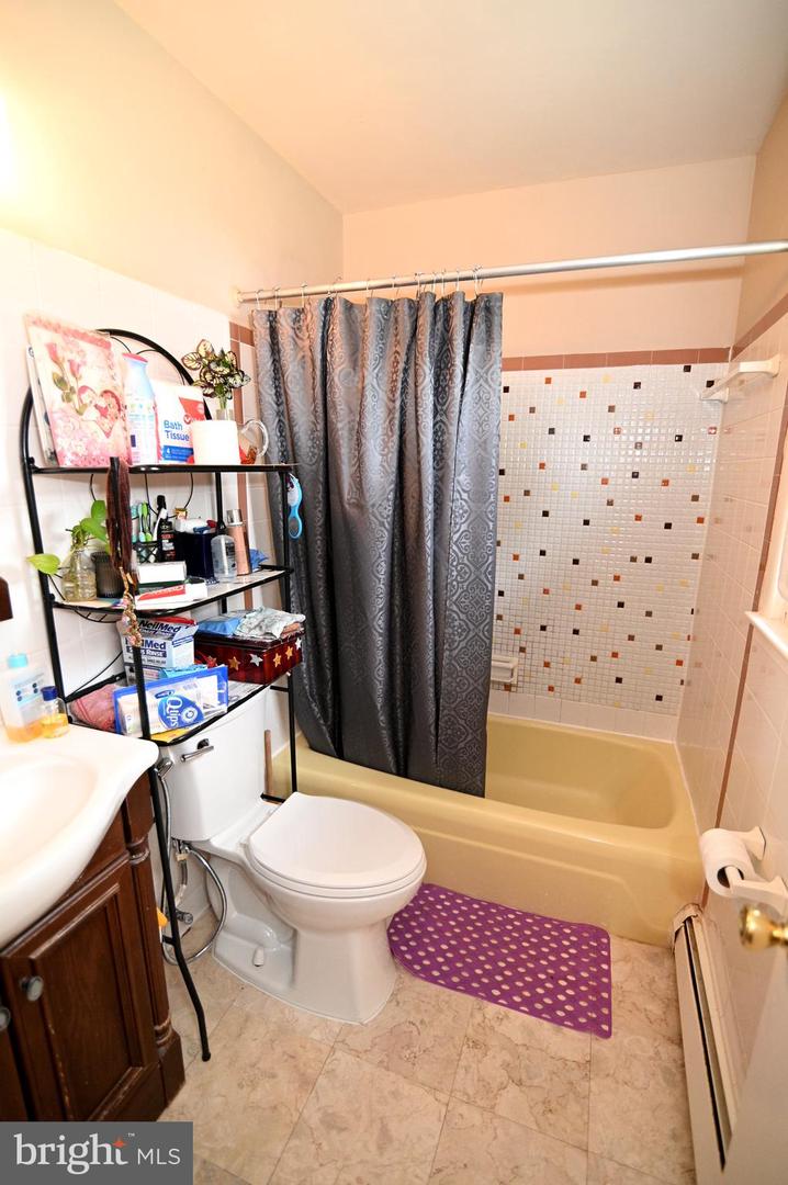 2219 MADISON CT, WOODBRIDGE, Virginia 22191, 6 Bedrooms Bedrooms, ,3 BathroomsBathrooms,Residential,For sale,2219 MADISON CT,VAPW2101816 MLS # VAPW2101816