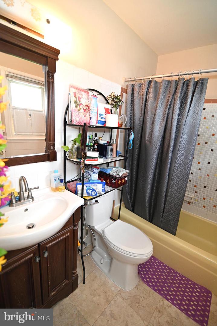 2219 MADISON CT, WOODBRIDGE, Virginia 22191, 6 Bedrooms Bedrooms, ,3 BathroomsBathrooms,Residential,For sale,2219 MADISON CT,VAPW2101816 MLS # VAPW2101816