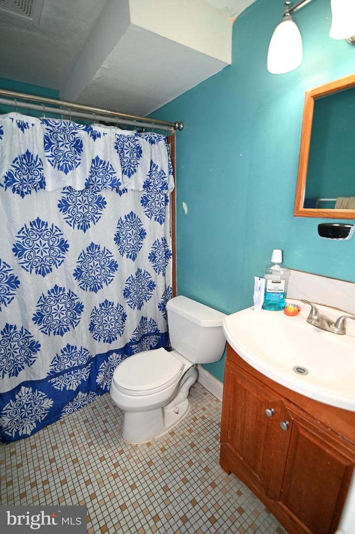 2219 MADISON CT, WOODBRIDGE, Virginia 22191, 6 Bedrooms Bedrooms, ,3 BathroomsBathrooms,Residential,For sale,2219 MADISON CT,VAPW2101816 MLS # VAPW2101816