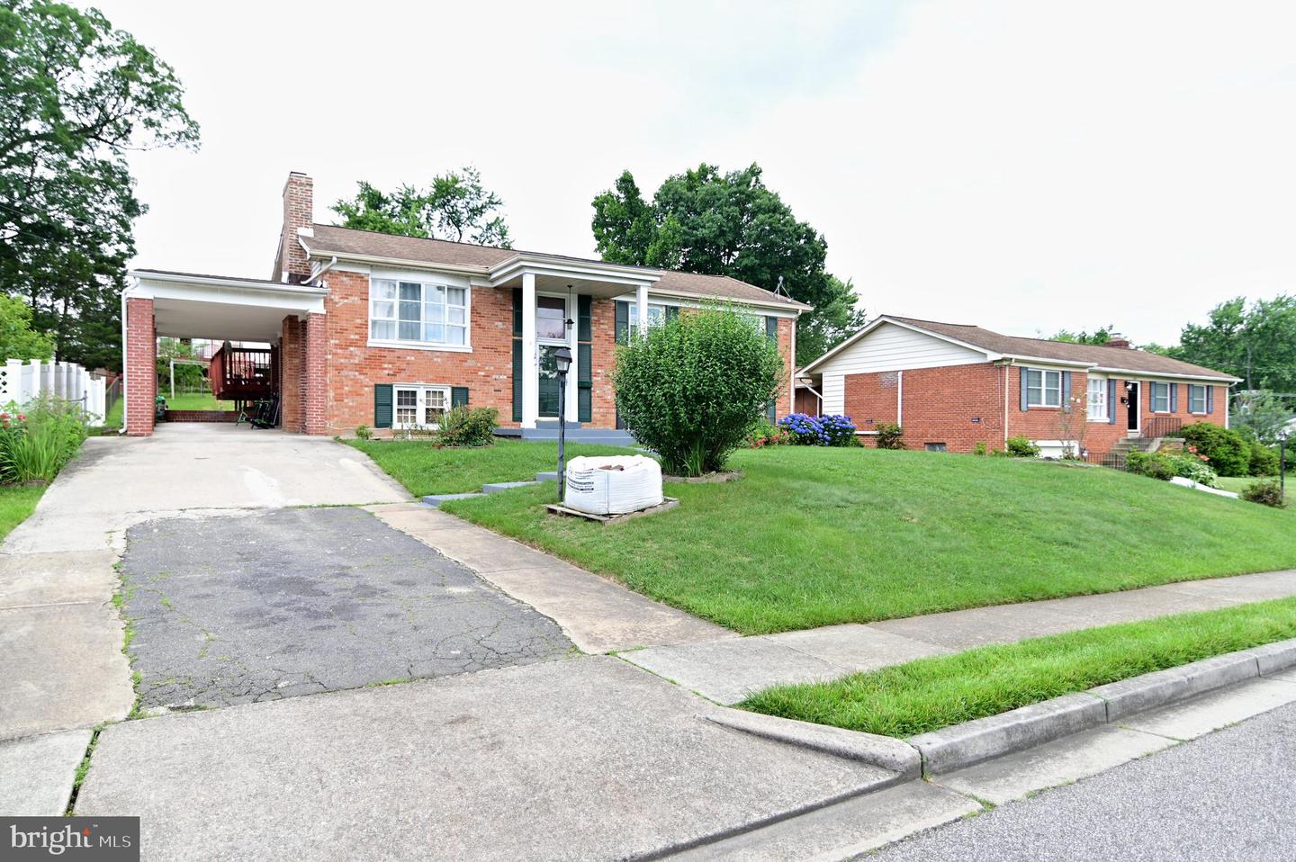 2219 MADISON CT, WOODBRIDGE, Virginia 22191, 6 Bedrooms Bedrooms, ,3 BathroomsBathrooms,Residential,For sale,2219 MADISON CT,VAPW2101816 MLS # VAPW2101816