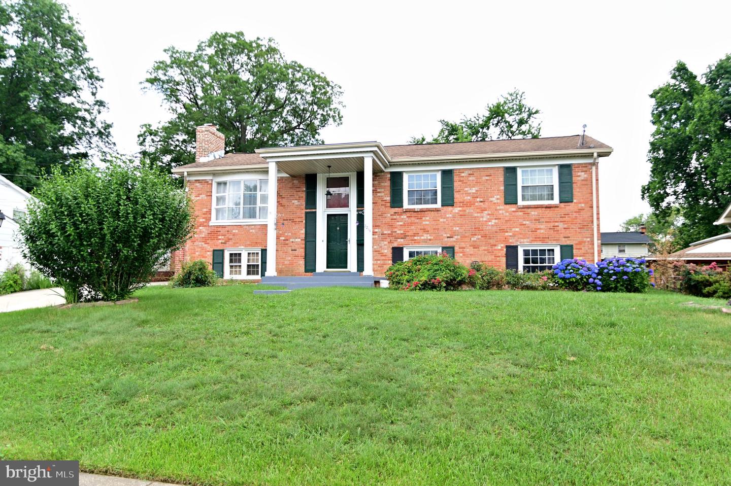 2219 MADISON CT, WOODBRIDGE, Virginia 22191, 6 Bedrooms Bedrooms, ,3 BathroomsBathrooms,Residential,For sale,2219 MADISON CT,VAPW2101816 MLS # VAPW2101816