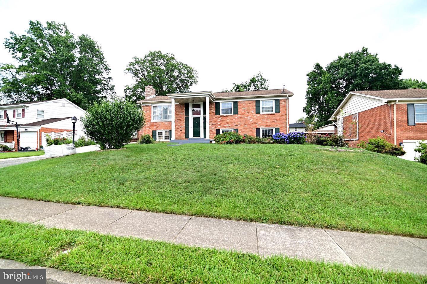 2219 MADISON CT, WOODBRIDGE, Virginia 22191, 6 Bedrooms Bedrooms, ,3 BathroomsBathrooms,Residential,For sale,2219 MADISON CT,VAPW2101816 MLS # VAPW2101816