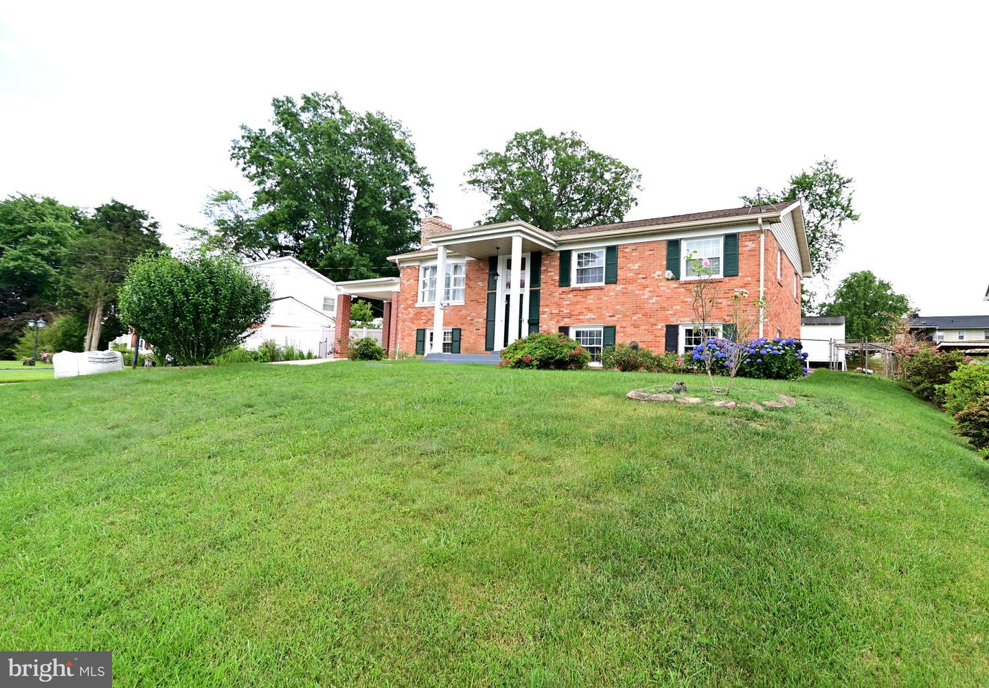 2219 MADISON CT, WOODBRIDGE, Virginia 22191, 6 Bedrooms Bedrooms, ,3 BathroomsBathrooms,Residential,For sale,2219 MADISON CT,VAPW2101816 MLS # VAPW2101816