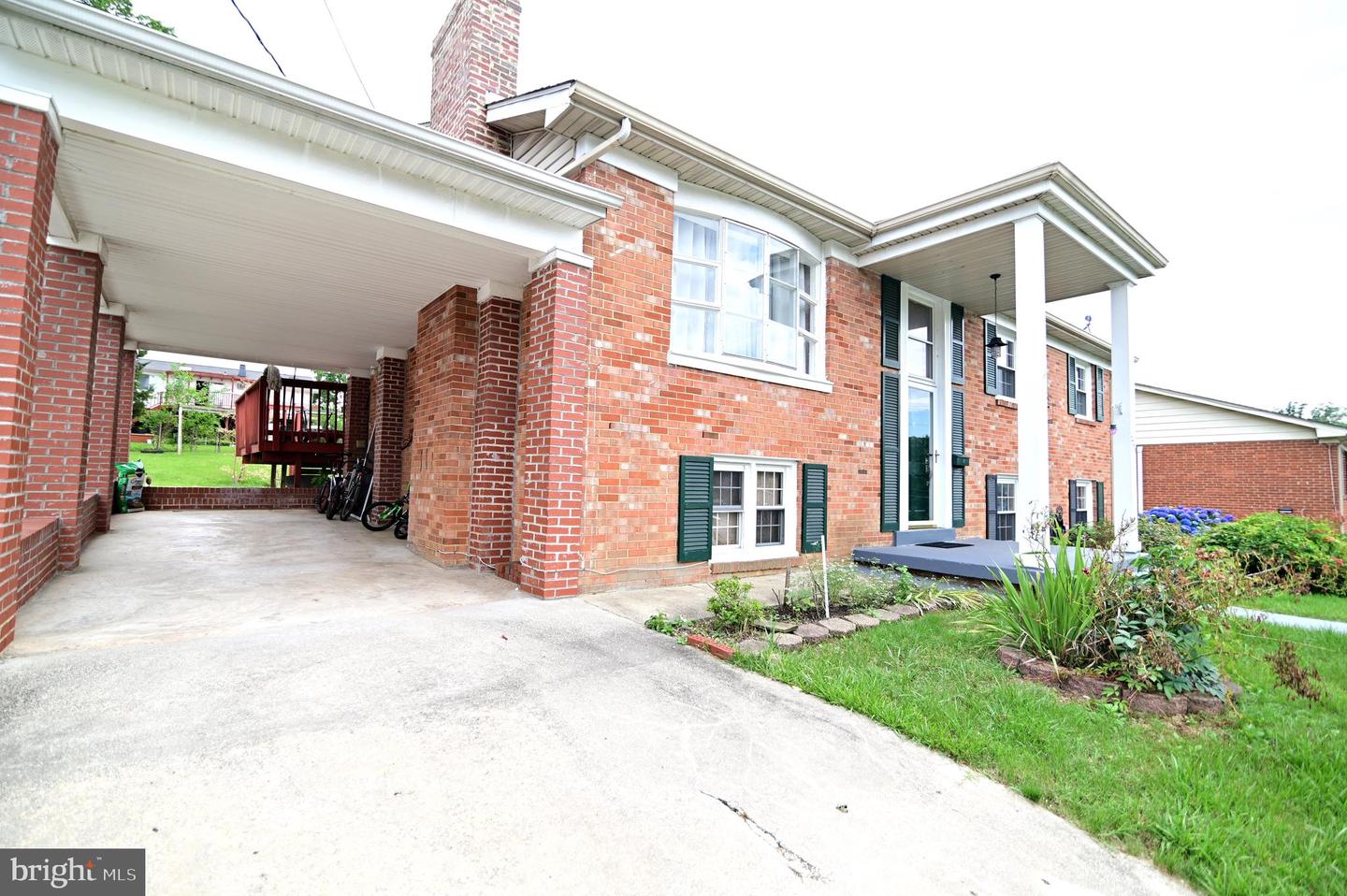 2219 MADISON CT, WOODBRIDGE, Virginia 22191, 6 Bedrooms Bedrooms, ,3 BathroomsBathrooms,Residential,For sale,2219 MADISON CT,VAPW2101816 MLS # VAPW2101816