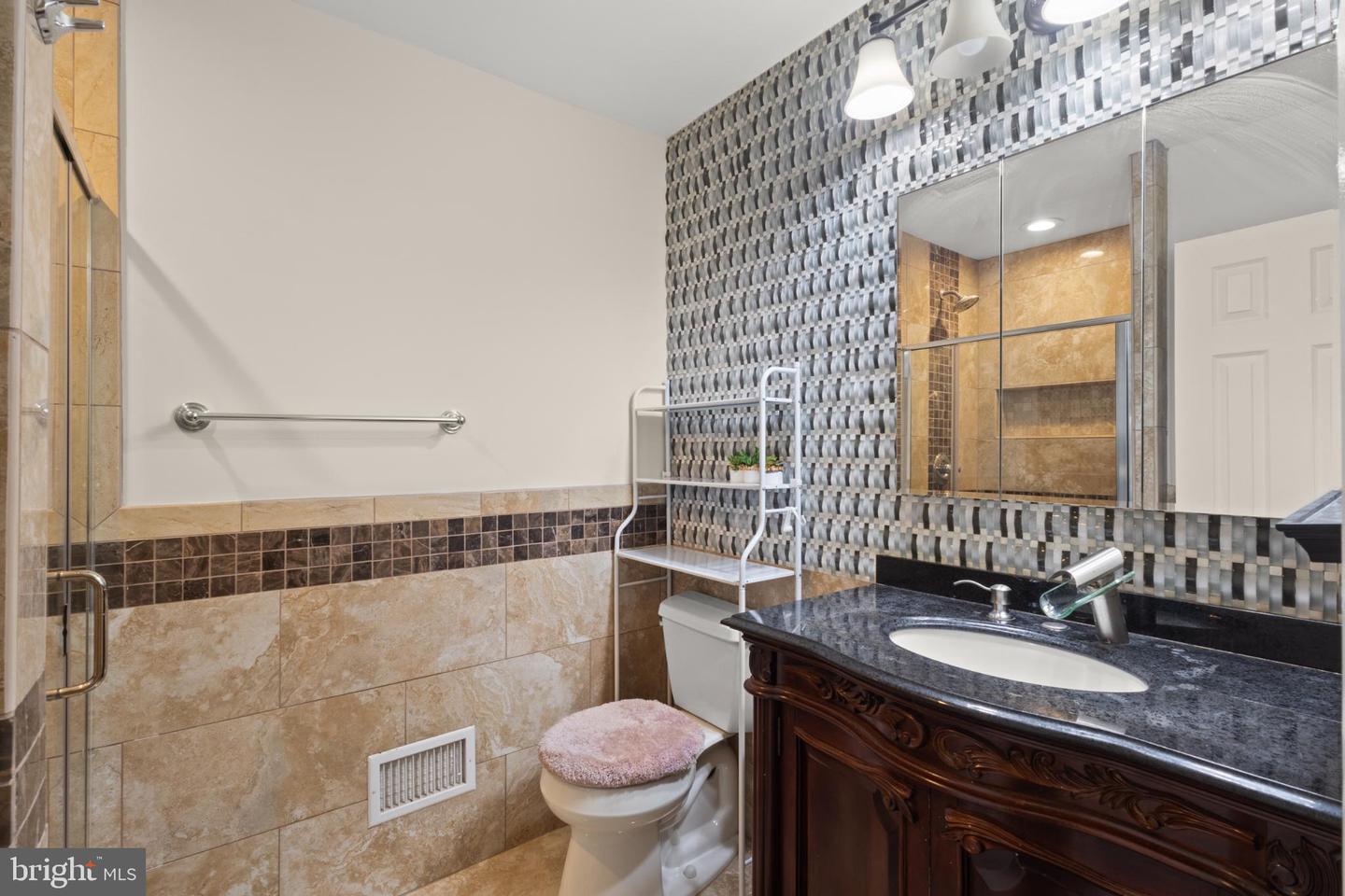 1811 WESTMORELAND ST, MCLEAN, Virginia 22101, 4 Bedrooms Bedrooms, 7 Rooms Rooms,3 BathroomsBathrooms,Residential,For sale,1811 WESTMORELAND ST,VAFX2262112 MLS # VAFX2262112