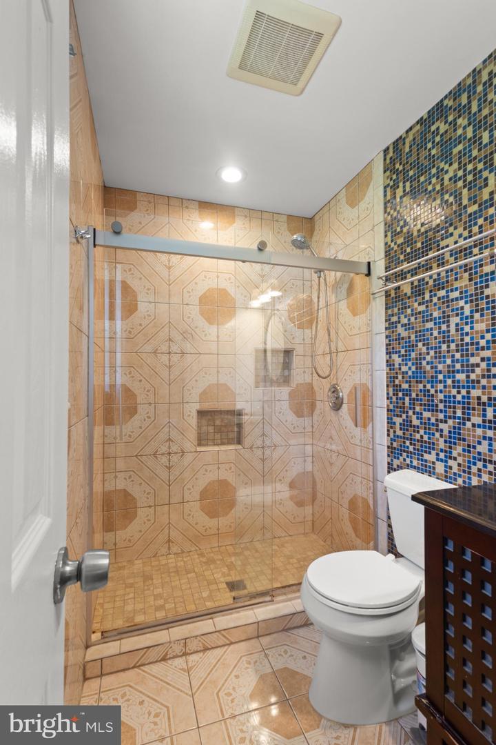 1811 WESTMORELAND ST, MCLEAN, Virginia 22101, 4 Bedrooms Bedrooms, 7 Rooms Rooms,3 BathroomsBathrooms,Residential,For sale,1811 WESTMORELAND ST,VAFX2262112 MLS # VAFX2262112