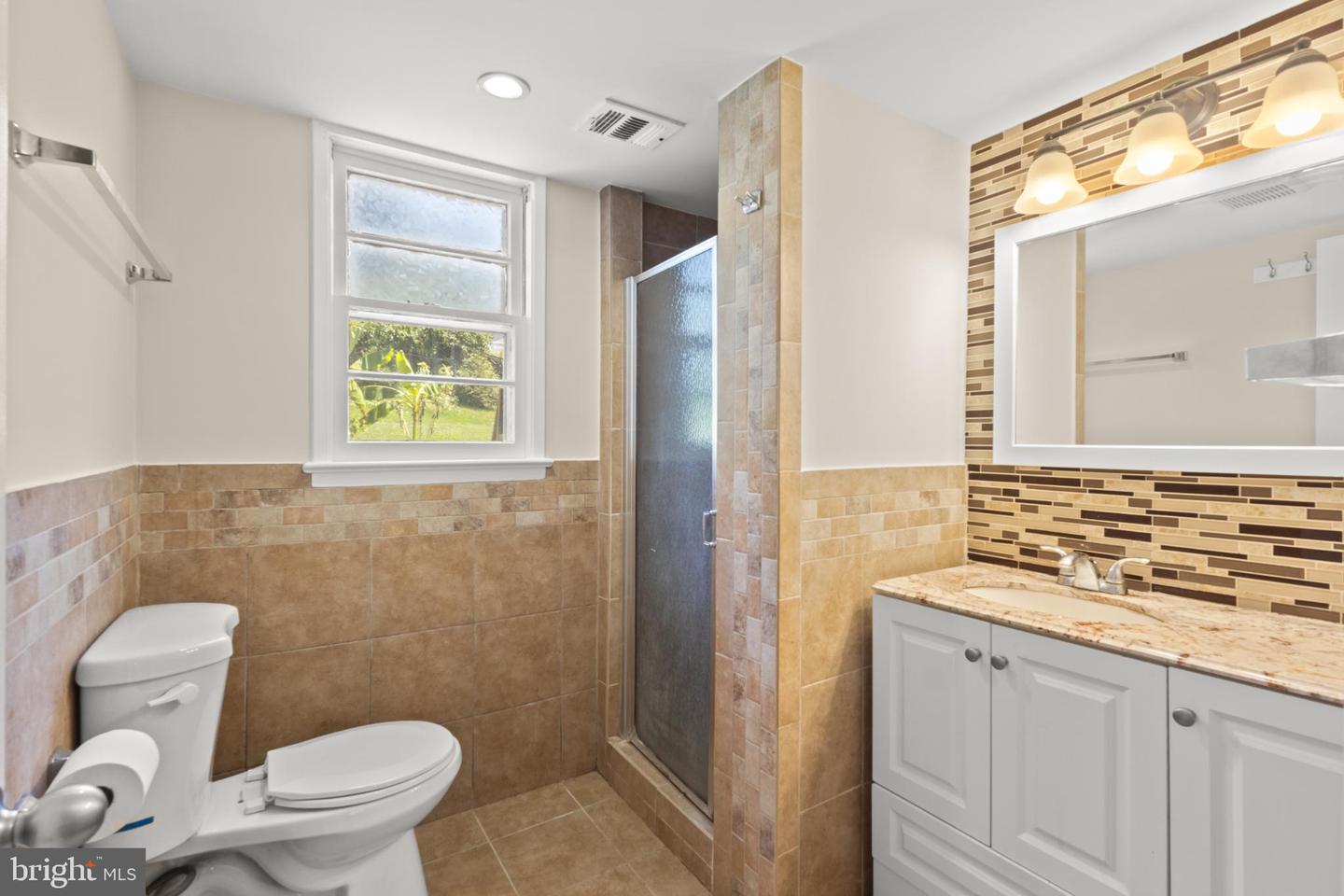 1811 WESTMORELAND ST, MCLEAN, Virginia 22101, 4 Bedrooms Bedrooms, 7 Rooms Rooms,3 BathroomsBathrooms,Residential,For sale,1811 WESTMORELAND ST,VAFX2262112 MLS # VAFX2262112