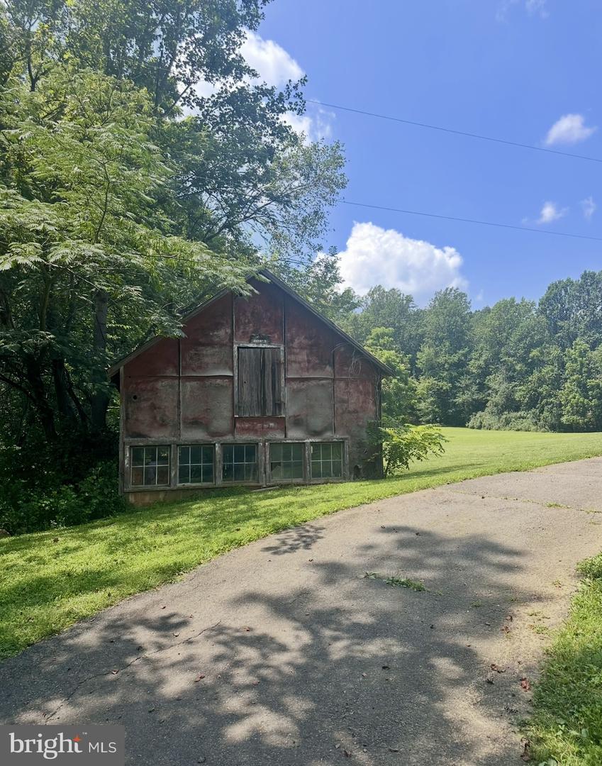 6214 BEVERLEYS MILL RD, BROAD RUN, Virginia 20137, 2 Bedrooms Bedrooms, ,1 BathroomBathrooms,Residential,For sale,6214 BEVERLEYS MILL RD,VAFQ2017964 MLS # VAFQ2017964