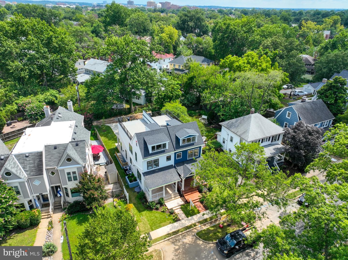 2105-A COMMONWEALTH AVE, ALEXANDRIA, Virginia 22301, 4 Bedrooms Bedrooms, 9 Rooms Rooms,3 BathroomsBathrooms,Residential,For sale,2105-A COMMONWEALTH AVE,VAAX2048732 MLS # VAAX2048732