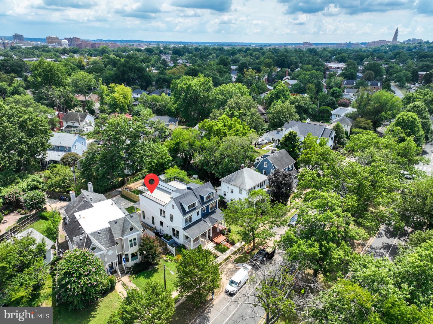 2105-A COMMONWEALTH AVE, ALEXANDRIA, Virginia 22301, 4 Bedrooms Bedrooms, 9 Rooms Rooms,3 BathroomsBathrooms,Residential,For sale,2105-A COMMONWEALTH AVE,VAAX2048732 MLS # VAAX2048732