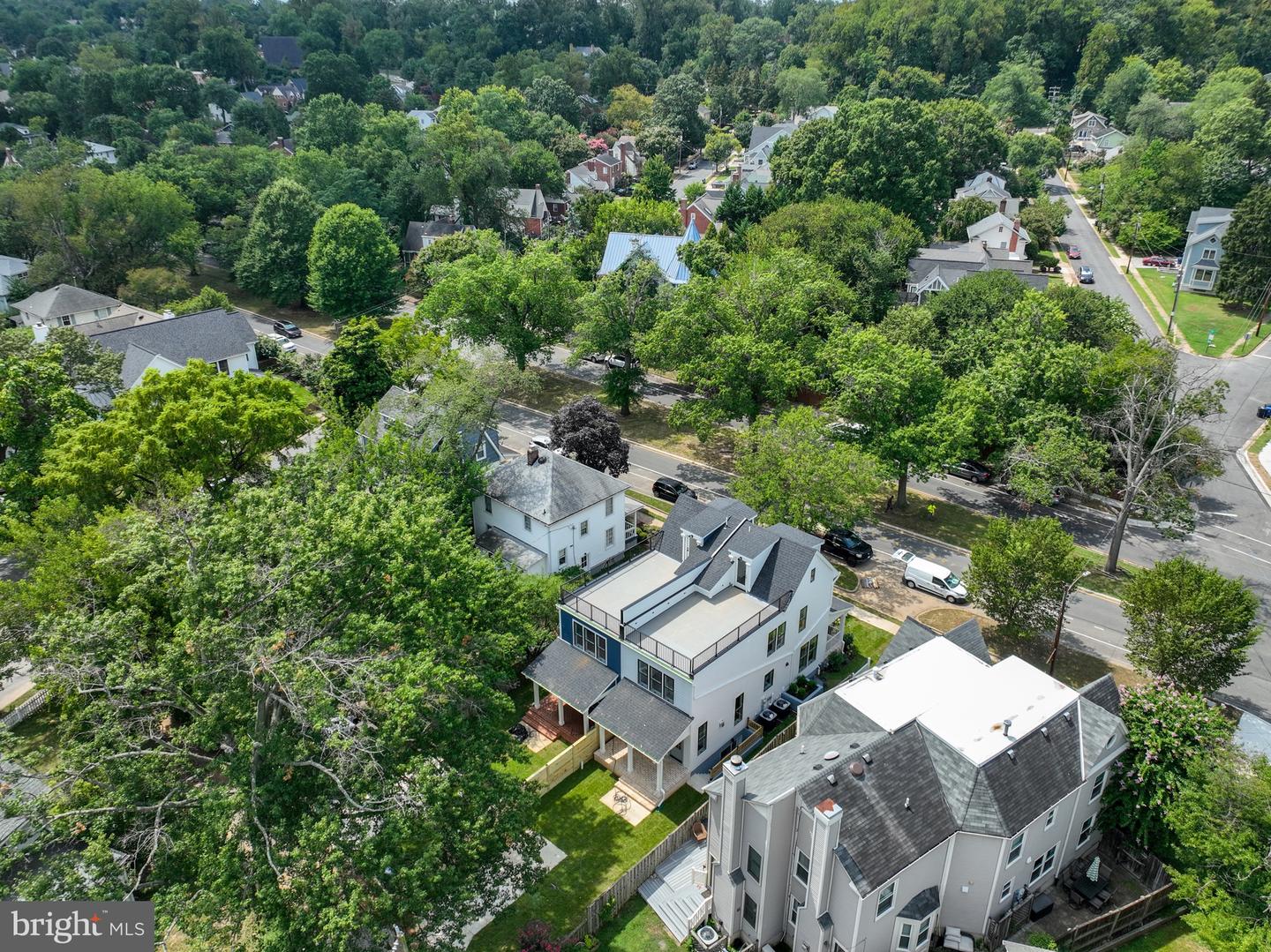 2105-A COMMONWEALTH AVE, ALEXANDRIA, Virginia 22301, 4 Bedrooms Bedrooms, 9 Rooms Rooms,3 BathroomsBathrooms,Residential,For sale,2105-A COMMONWEALTH AVE,VAAX2048732 MLS # VAAX2048732