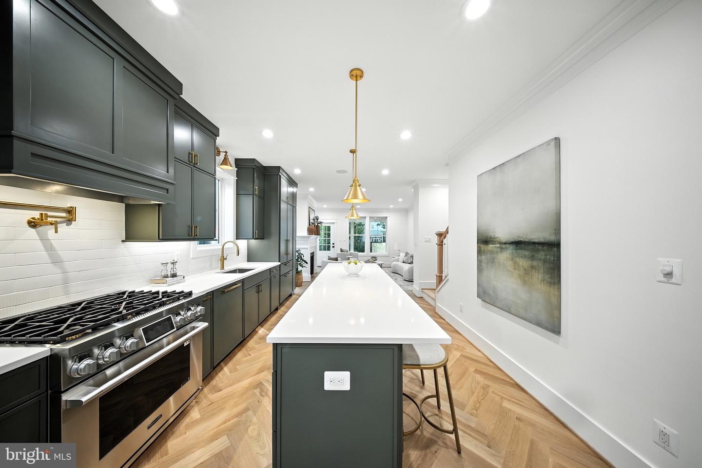 2105-A COMMONWEALTH AVE, ALEXANDRIA, Virginia 22301, 4 Bedrooms Bedrooms, 9 Rooms Rooms,3 BathroomsBathrooms,Residential,For sale,2105-A COMMONWEALTH AVE,VAAX2048732 MLS # VAAX2048732