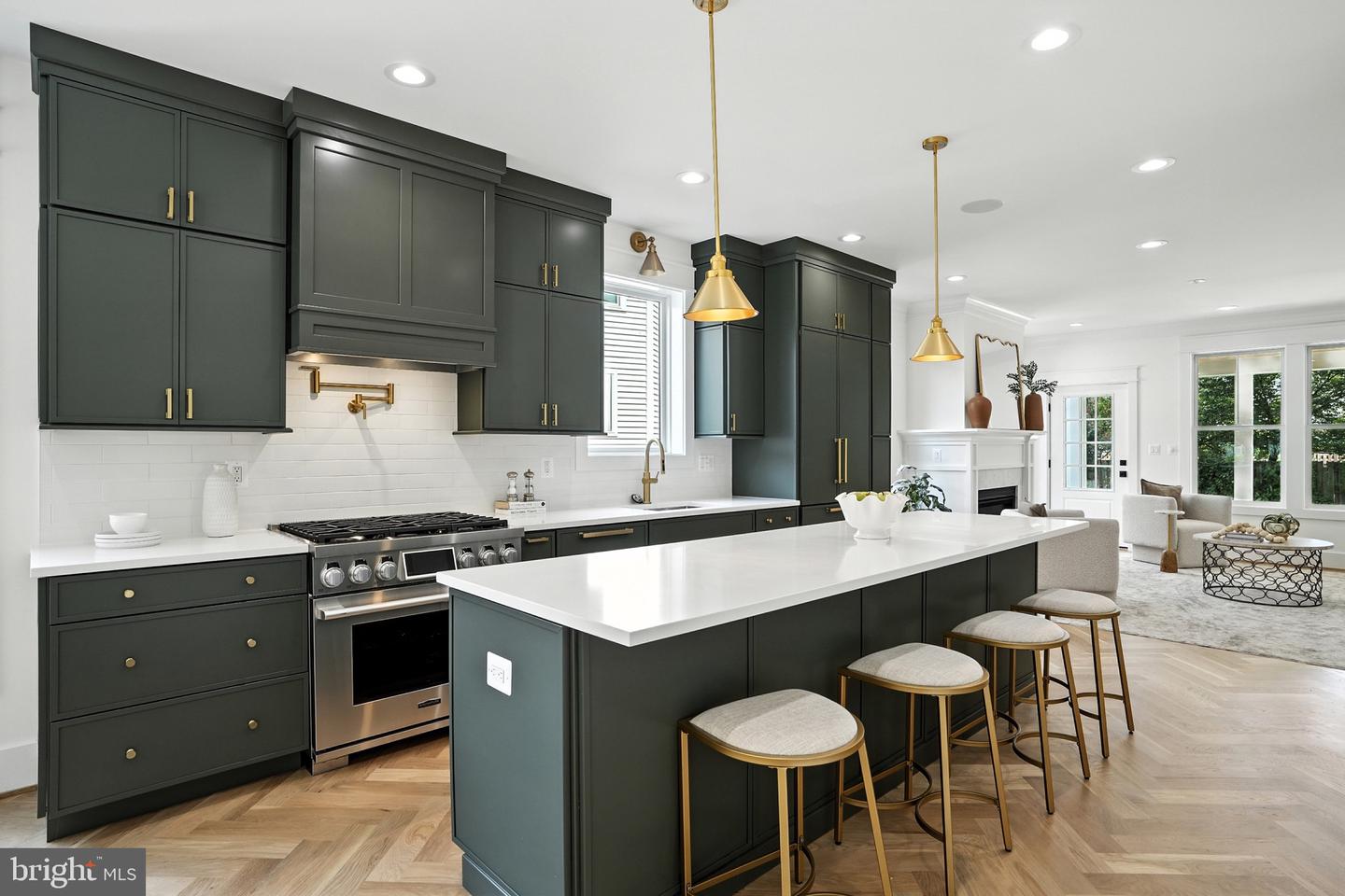 2105-A COMMONWEALTH AVE, ALEXANDRIA, Virginia 22301, 4 Bedrooms Bedrooms, 9 Rooms Rooms,3 BathroomsBathrooms,Residential,For sale,2105-A COMMONWEALTH AVE,VAAX2048732 MLS # VAAX2048732
