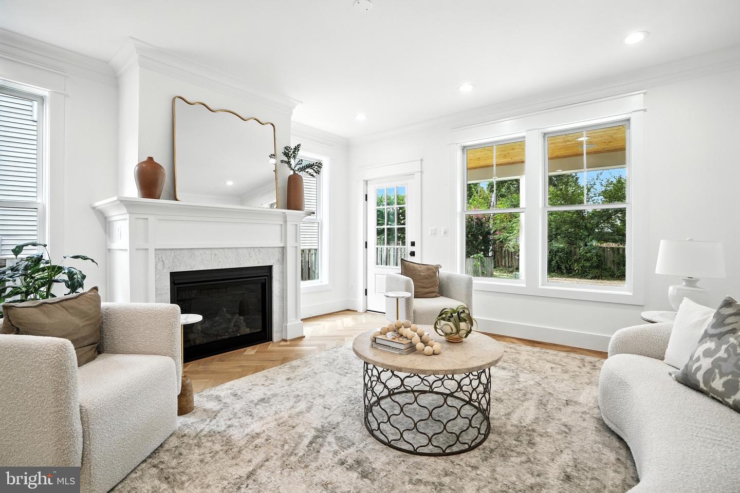 2105-A COMMONWEALTH AVE, ALEXANDRIA, Virginia 22301, 4 Bedrooms Bedrooms, 9 Rooms Rooms,3 BathroomsBathrooms,Residential,For sale,2105-A COMMONWEALTH AVE,VAAX2048732 MLS # VAAX2048732