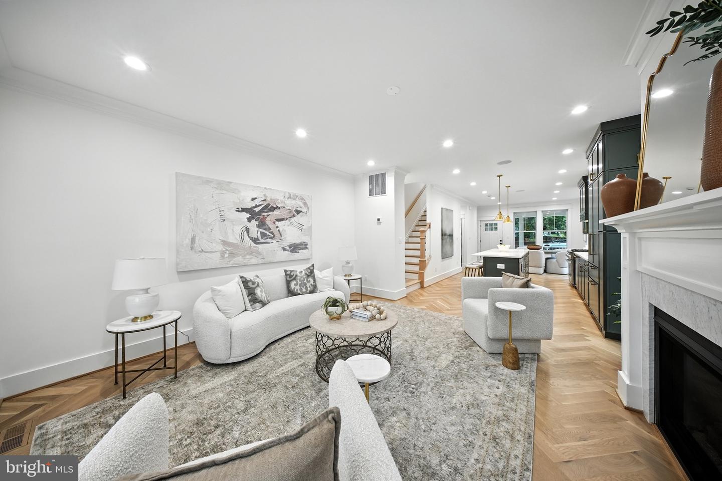 2105-A COMMONWEALTH AVE, ALEXANDRIA, Virginia 22301, 4 Bedrooms Bedrooms, 9 Rooms Rooms,3 BathroomsBathrooms,Residential,For sale,2105-A COMMONWEALTH AVE,VAAX2048732 MLS # VAAX2048732