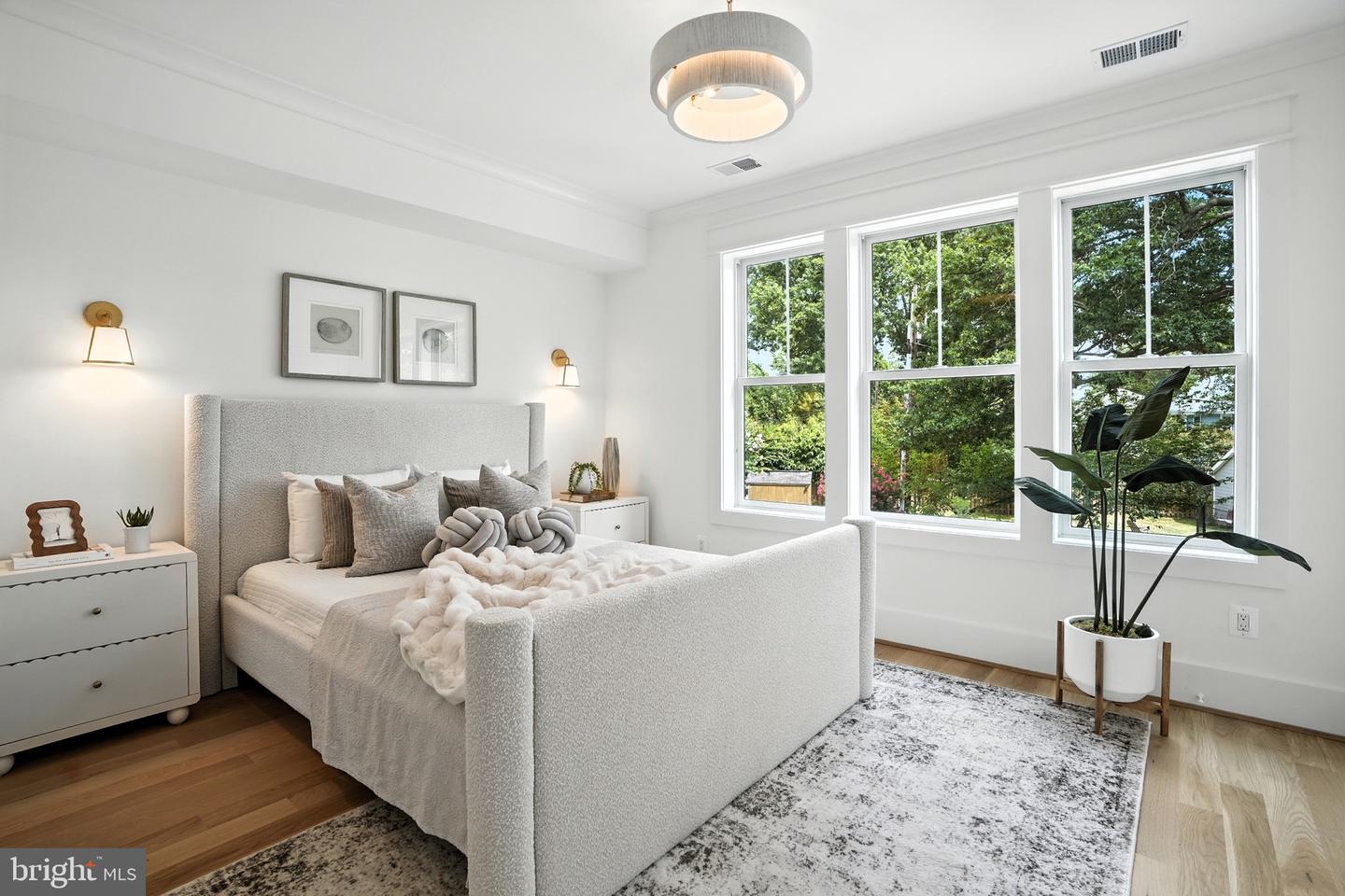 2105-A COMMONWEALTH AVE, ALEXANDRIA, Virginia 22301, 4 Bedrooms Bedrooms, 9 Rooms Rooms,3 BathroomsBathrooms,Residential,For sale,2105-A COMMONWEALTH AVE,VAAX2048732 MLS # VAAX2048732