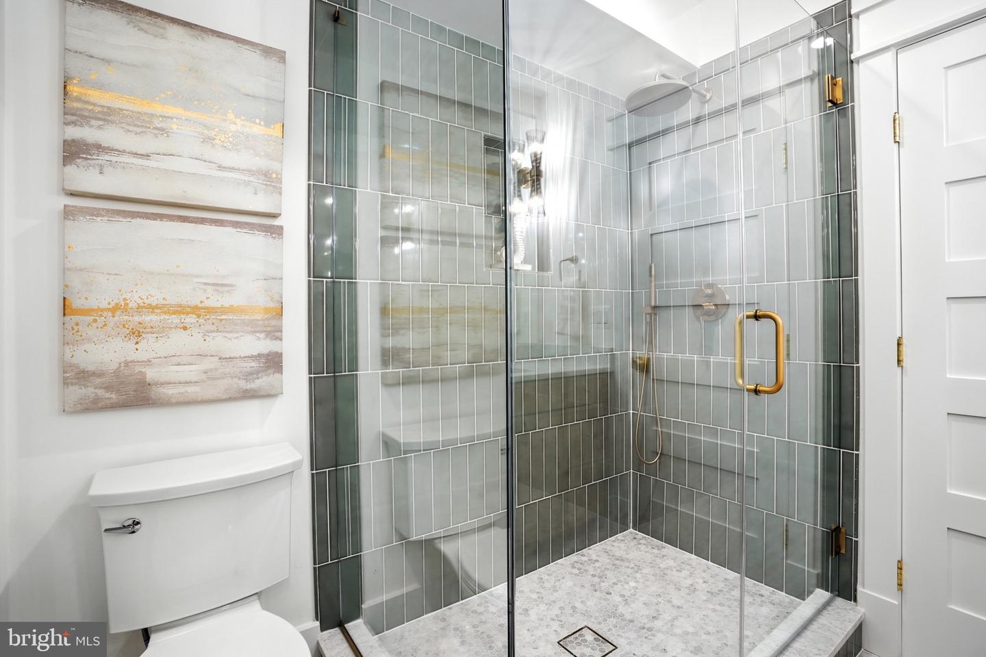2105-A COMMONWEALTH AVE, ALEXANDRIA, Virginia 22301, 4 Bedrooms Bedrooms, 9 Rooms Rooms,3 BathroomsBathrooms,Residential,For sale,2105-A COMMONWEALTH AVE,VAAX2048732 MLS # VAAX2048732