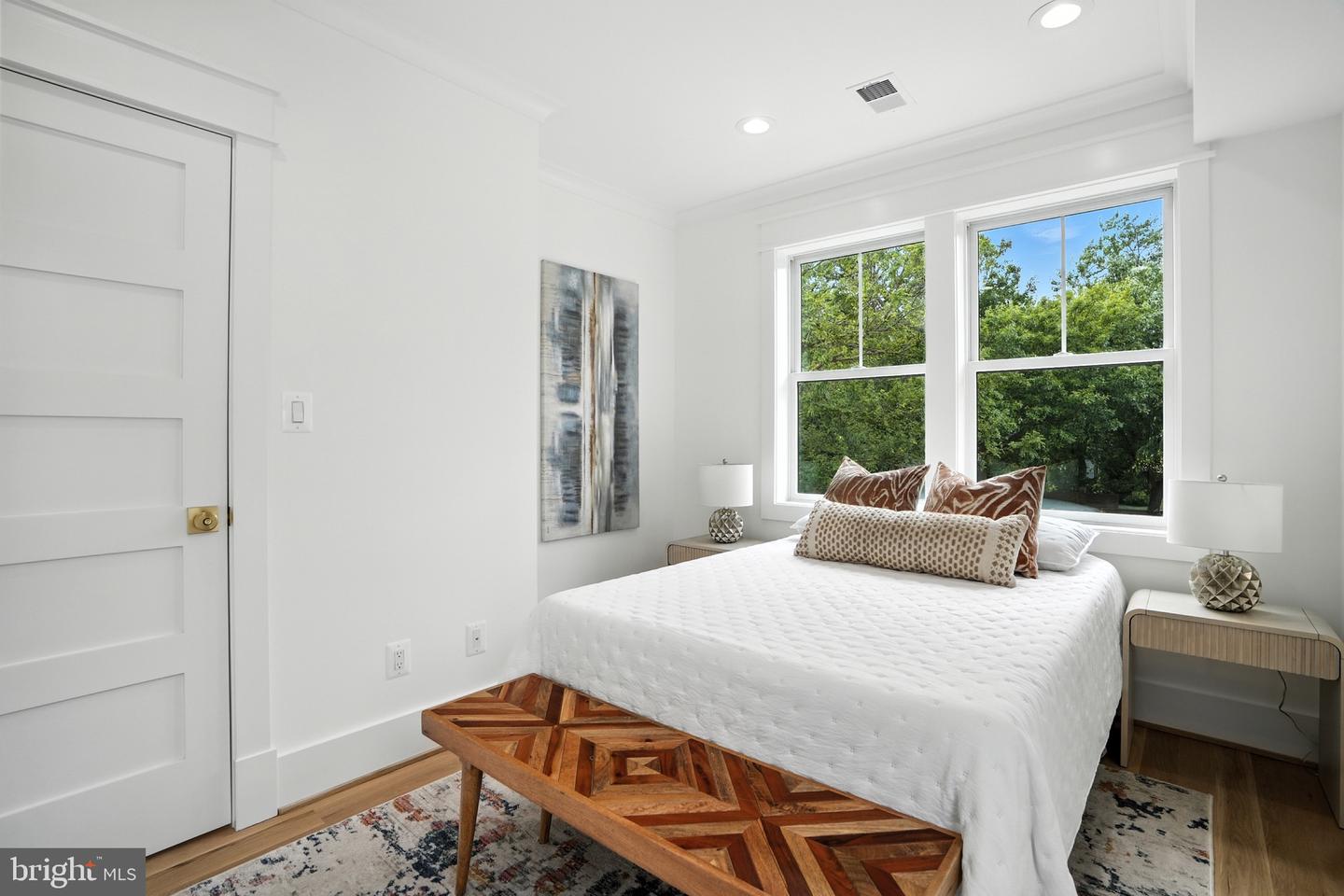 2105-A COMMONWEALTH AVE, ALEXANDRIA, Virginia 22301, 4 Bedrooms Bedrooms, 9 Rooms Rooms,3 BathroomsBathrooms,Residential,For sale,2105-A COMMONWEALTH AVE,VAAX2048732 MLS # VAAX2048732
