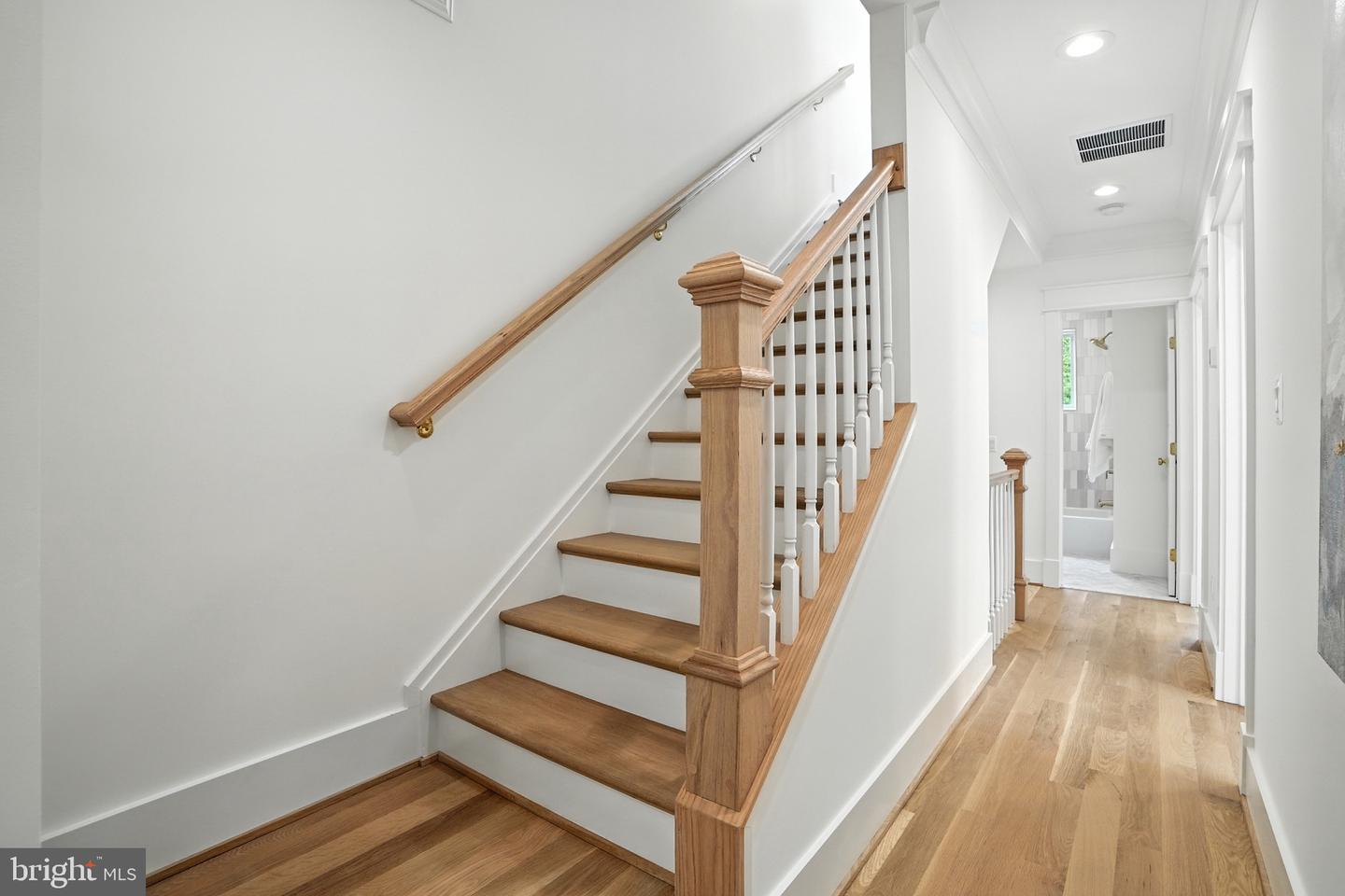 2105-A COMMONWEALTH AVE, ALEXANDRIA, Virginia 22301, 4 Bedrooms Bedrooms, 9 Rooms Rooms,3 BathroomsBathrooms,Residential,For sale,2105-A COMMONWEALTH AVE,VAAX2048732 MLS # VAAX2048732