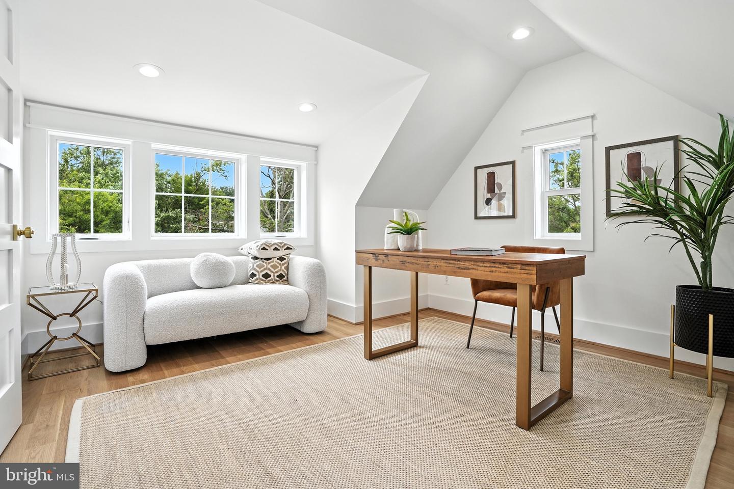 2105-A COMMONWEALTH AVE, ALEXANDRIA, Virginia 22301, 4 Bedrooms Bedrooms, 9 Rooms Rooms,3 BathroomsBathrooms,Residential,For sale,2105-A COMMONWEALTH AVE,VAAX2048732 MLS # VAAX2048732