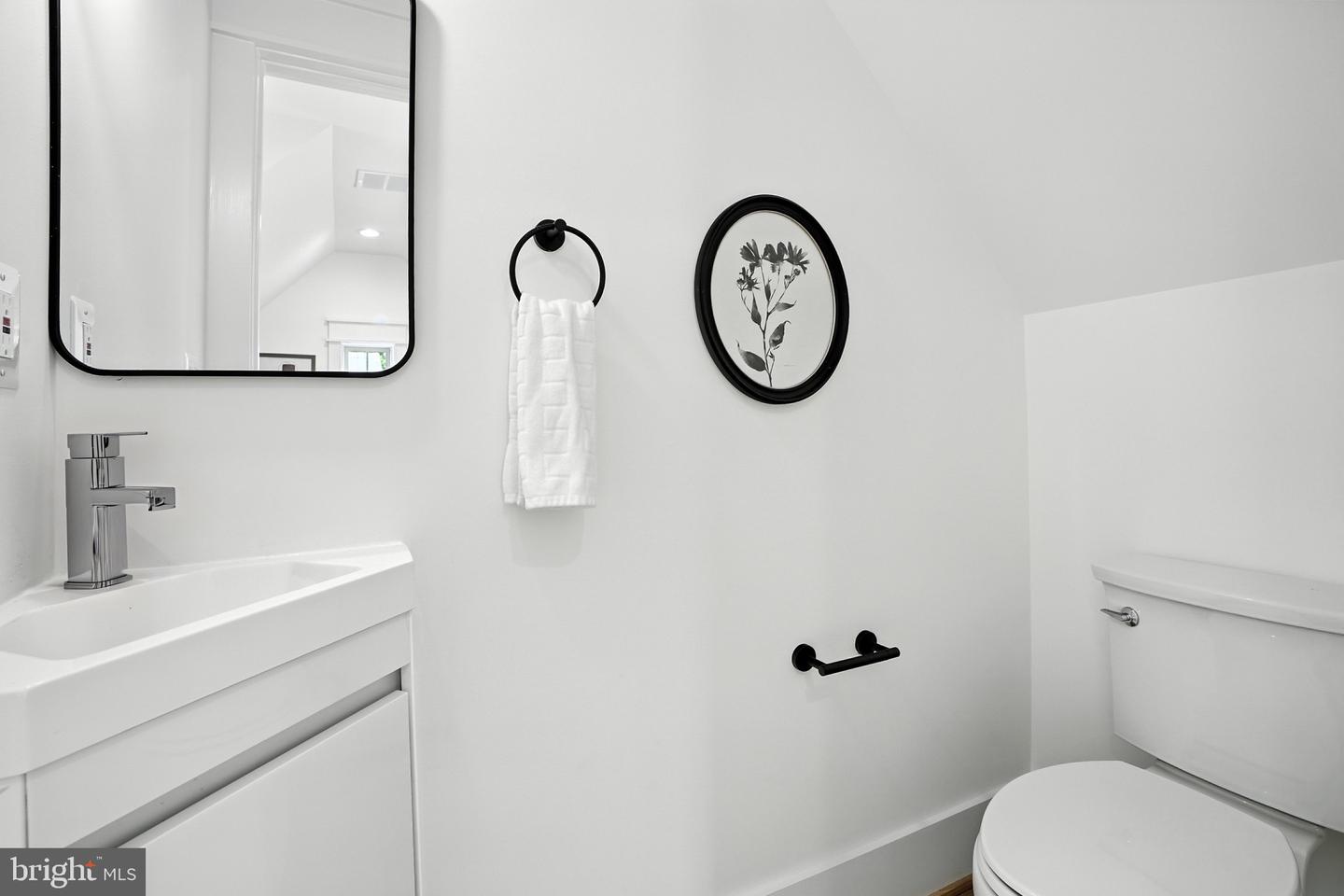 2105-A COMMONWEALTH AVE, ALEXANDRIA, Virginia 22301, 4 Bedrooms Bedrooms, 9 Rooms Rooms,3 BathroomsBathrooms,Residential,For sale,2105-A COMMONWEALTH AVE,VAAX2048732 MLS # VAAX2048732
