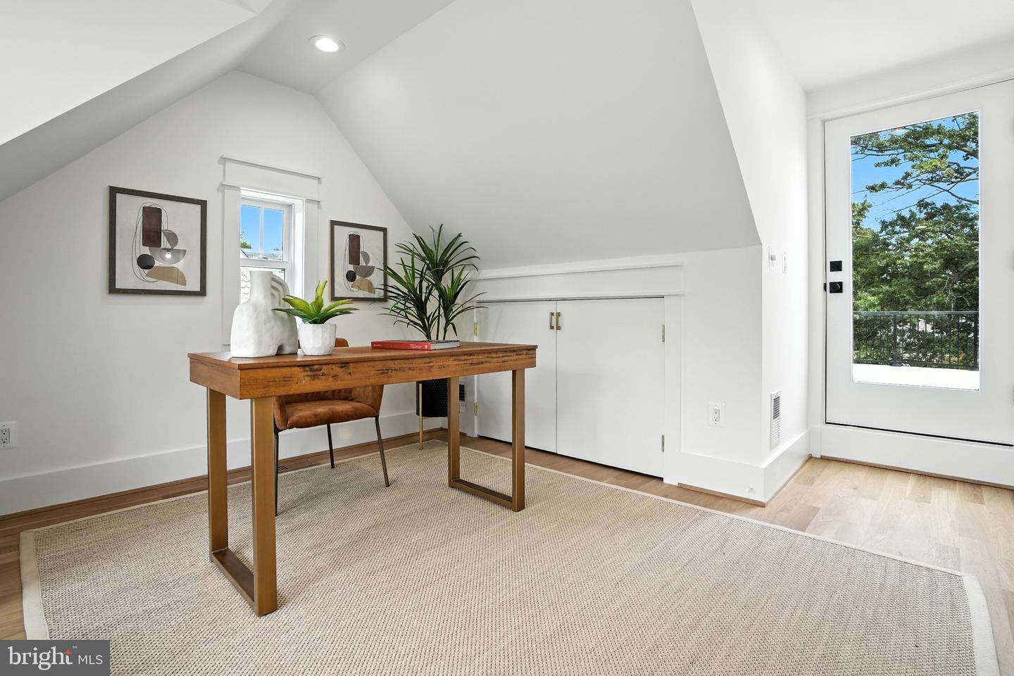 2105-A COMMONWEALTH AVE, ALEXANDRIA, Virginia 22301, 4 Bedrooms Bedrooms, 9 Rooms Rooms,3 BathroomsBathrooms,Residential,For sale,2105-A COMMONWEALTH AVE,VAAX2048732 MLS # VAAX2048732