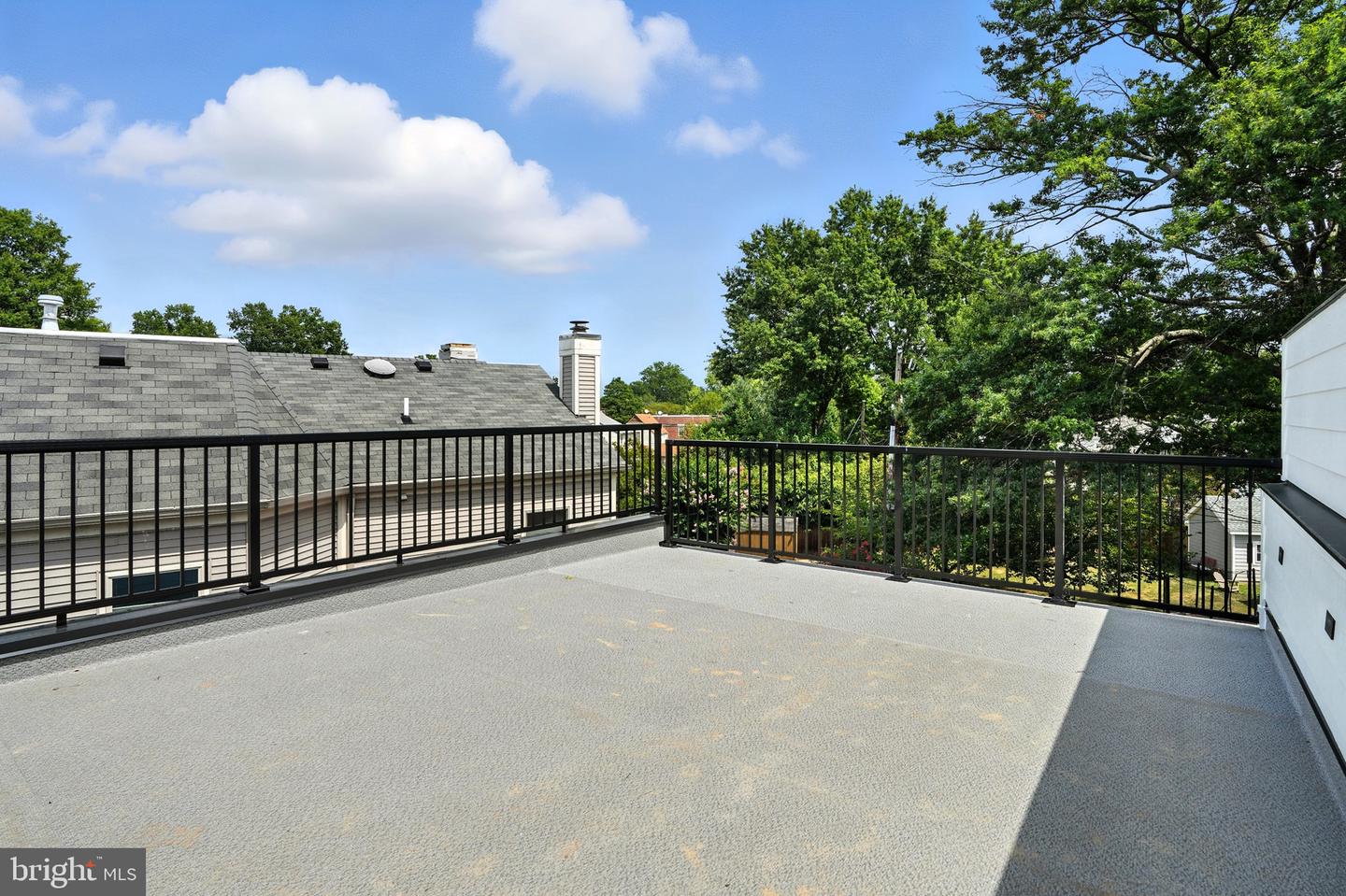 2105-A COMMONWEALTH AVE, ALEXANDRIA, Virginia 22301, 4 Bedrooms Bedrooms, 9 Rooms Rooms,3 BathroomsBathrooms,Residential,For sale,2105-A COMMONWEALTH AVE,VAAX2048732 MLS # VAAX2048732