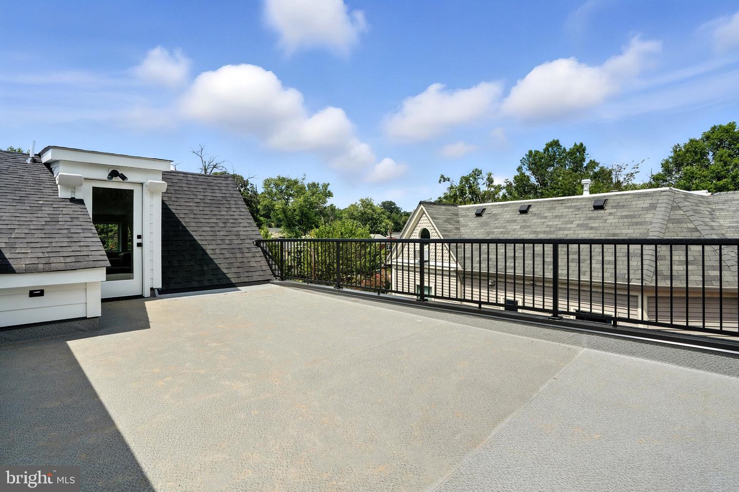 2105-A COMMONWEALTH AVE, ALEXANDRIA, Virginia 22301, 4 Bedrooms Bedrooms, 9 Rooms Rooms,3 BathroomsBathrooms,Residential,For sale,2105-A COMMONWEALTH AVE,VAAX2048732 MLS # VAAX2048732