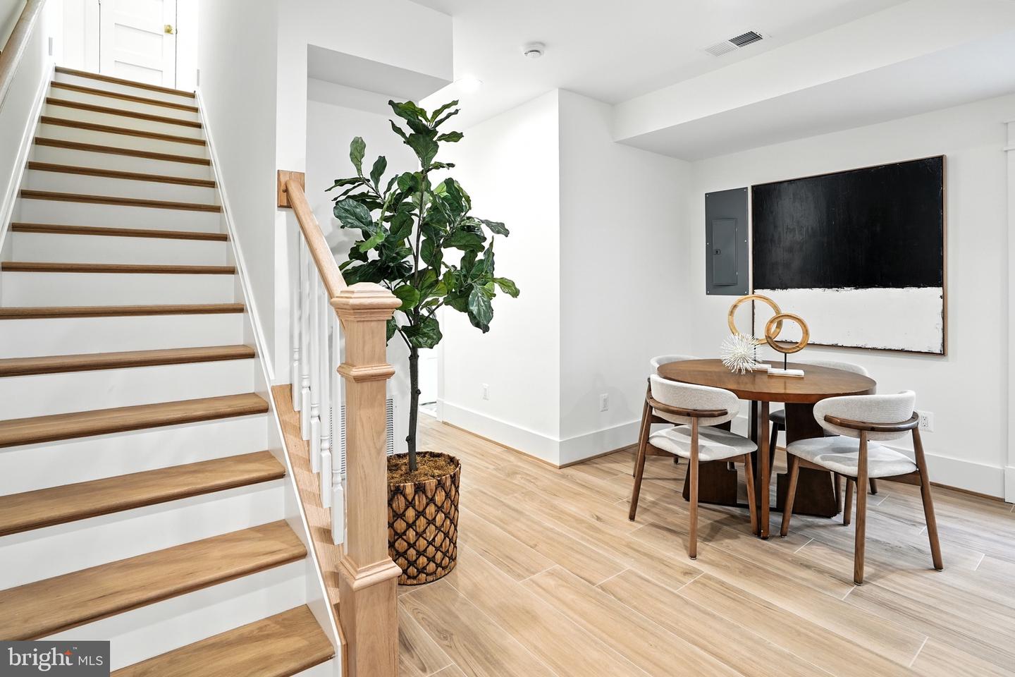 2105-A COMMONWEALTH AVE, ALEXANDRIA, Virginia 22301, 4 Bedrooms Bedrooms, 9 Rooms Rooms,3 BathroomsBathrooms,Residential,For sale,2105-A COMMONWEALTH AVE,VAAX2048732 MLS # VAAX2048732
