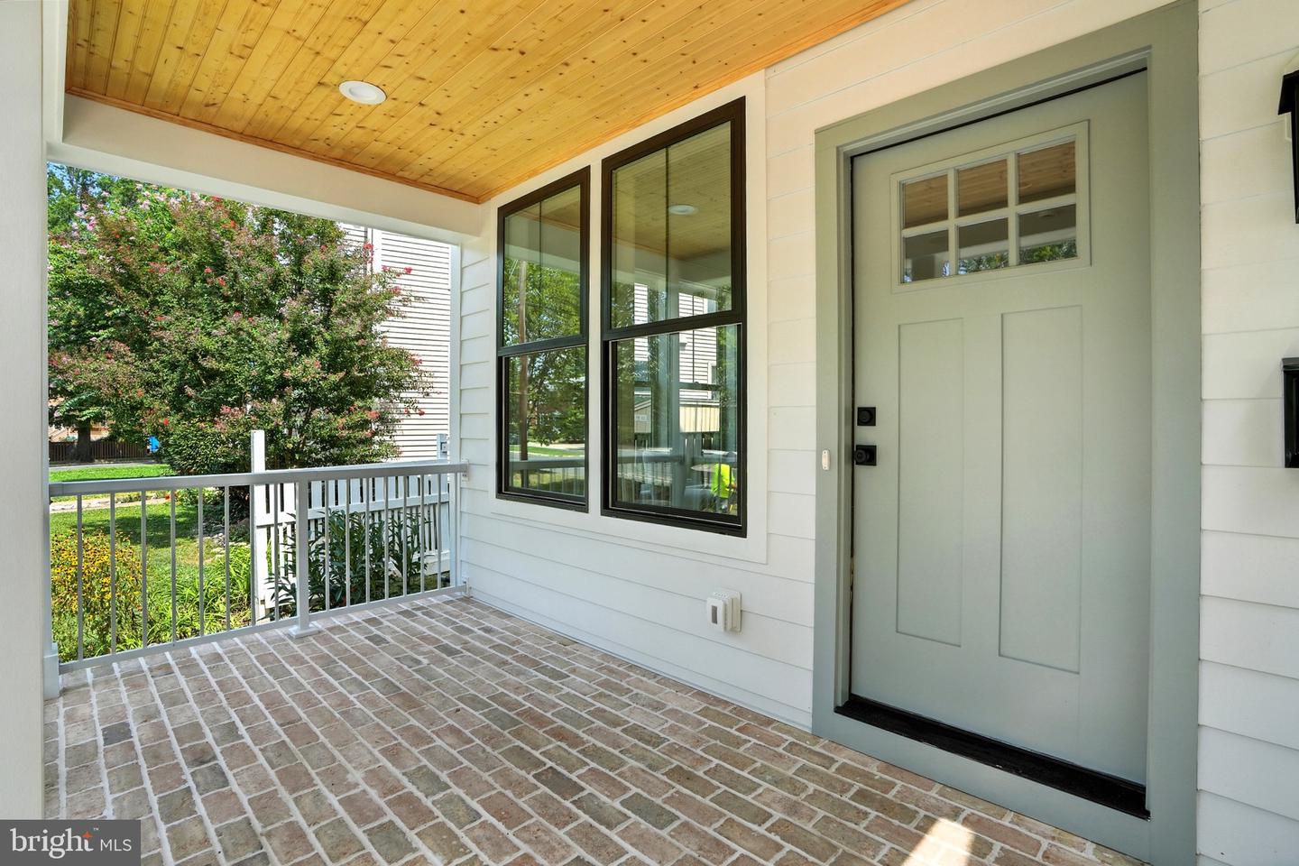2105-A COMMONWEALTH AVE, ALEXANDRIA, Virginia 22301, 4 Bedrooms Bedrooms, 9 Rooms Rooms,3 BathroomsBathrooms,Residential,For sale,2105-A COMMONWEALTH AVE,VAAX2048732 MLS # VAAX2048732