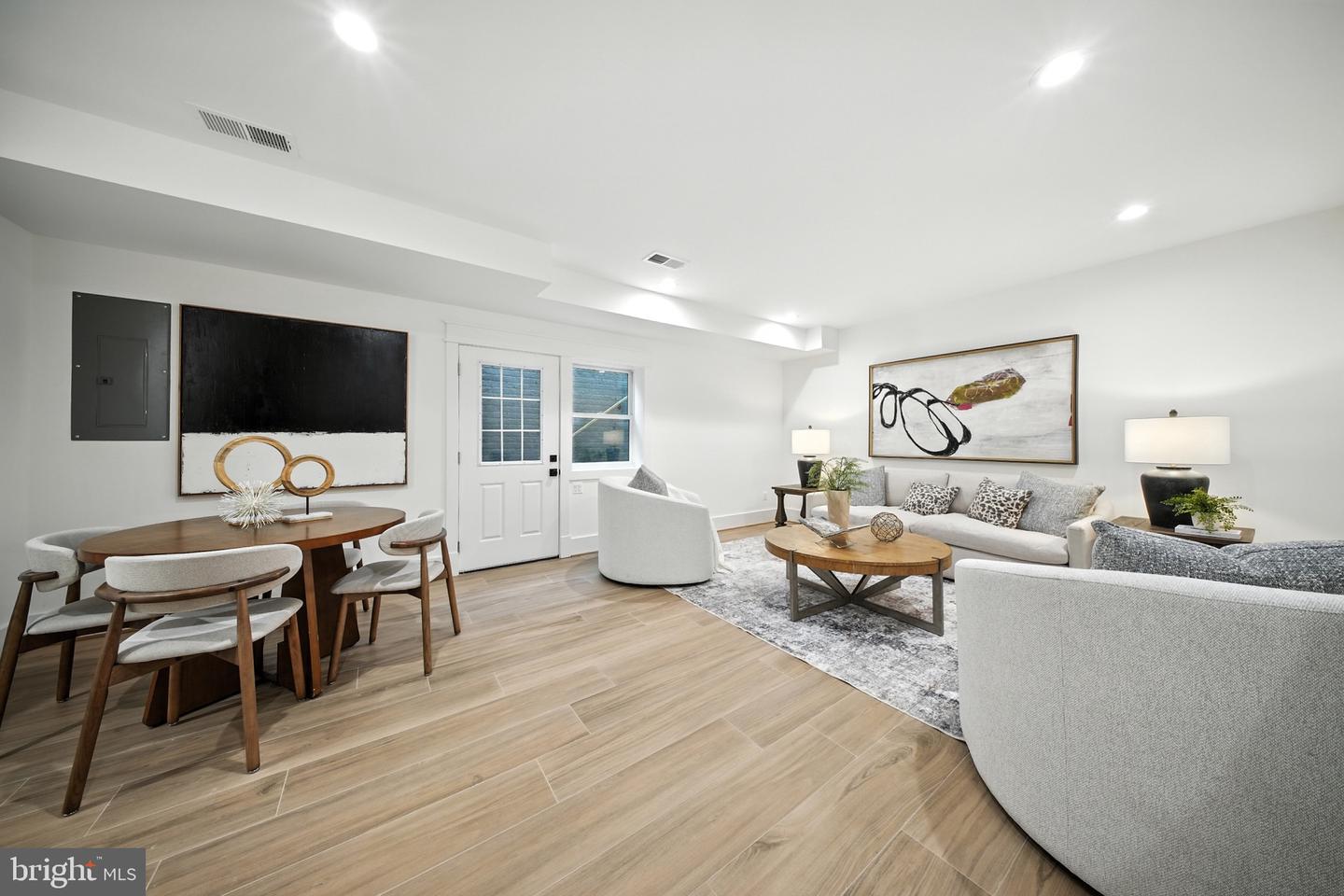 2105-A COMMONWEALTH AVE, ALEXANDRIA, Virginia 22301, 4 Bedrooms Bedrooms, 9 Rooms Rooms,3 BathroomsBathrooms,Residential,For sale,2105-A COMMONWEALTH AVE,VAAX2048732 MLS # VAAX2048732