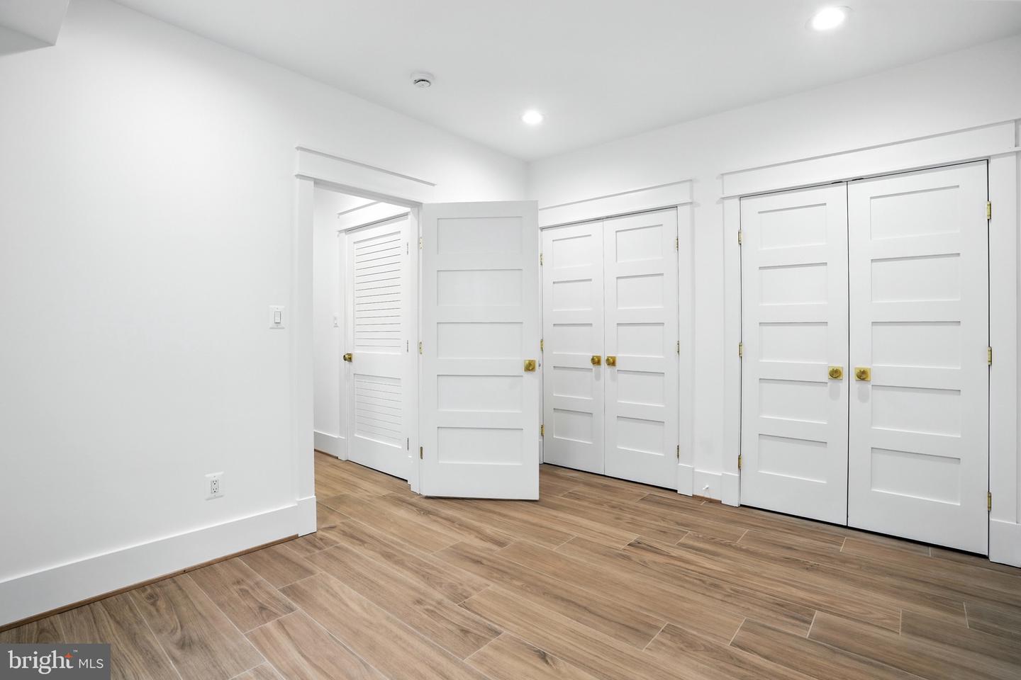 2105-A COMMONWEALTH AVE, ALEXANDRIA, Virginia 22301, 4 Bedrooms Bedrooms, 9 Rooms Rooms,3 BathroomsBathrooms,Residential,For sale,2105-A COMMONWEALTH AVE,VAAX2048732 MLS # VAAX2048732