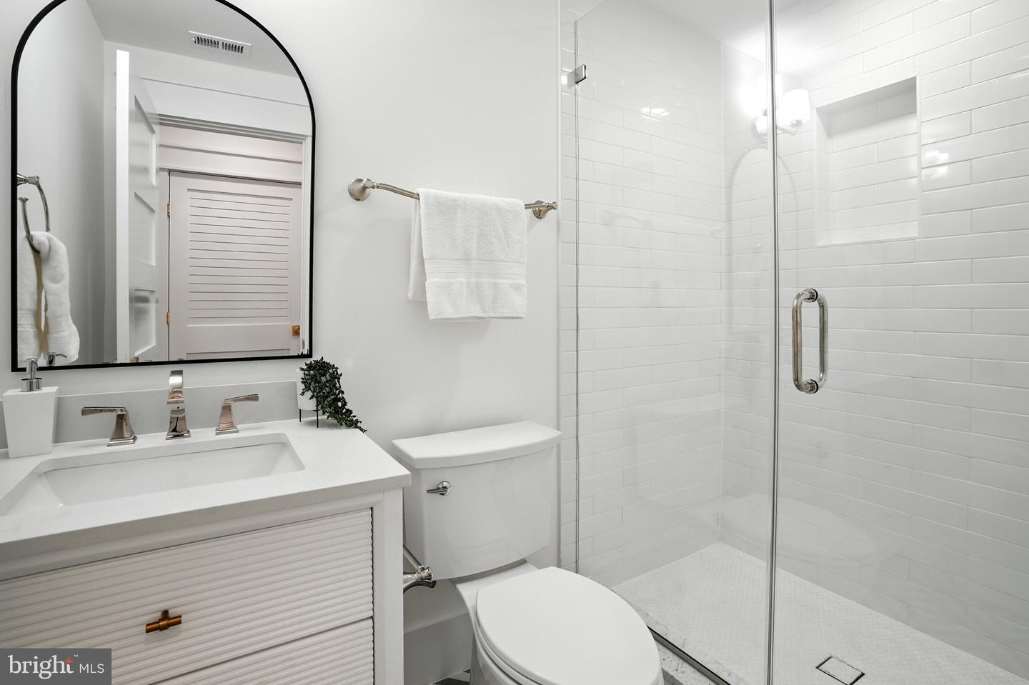 2105-A COMMONWEALTH AVE, ALEXANDRIA, Virginia 22301, 4 Bedrooms Bedrooms, 9 Rooms Rooms,3 BathroomsBathrooms,Residential,For sale,2105-A COMMONWEALTH AVE,VAAX2048732 MLS # VAAX2048732