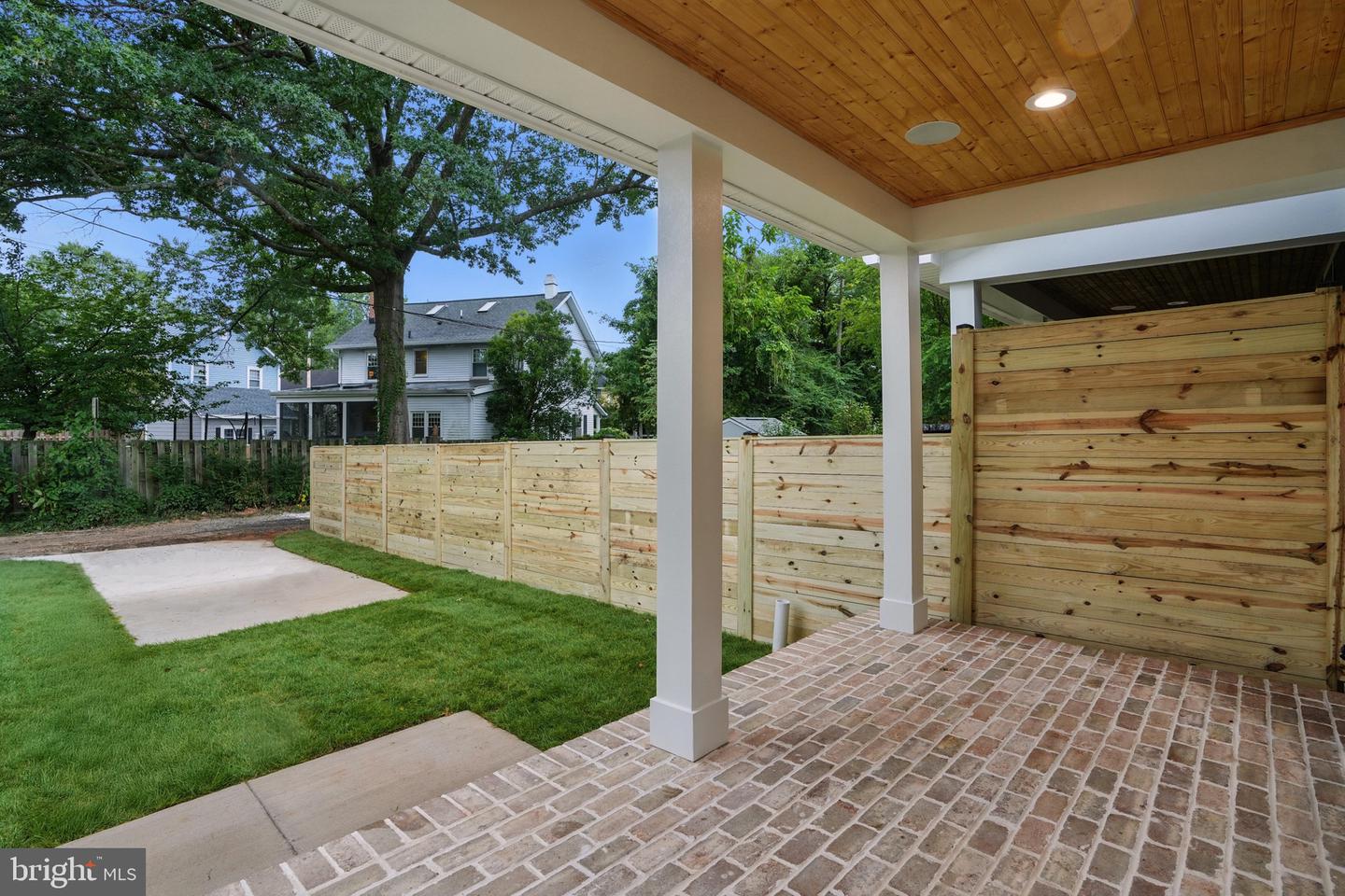 2105-A COMMONWEALTH AVE, ALEXANDRIA, Virginia 22301, 4 Bedrooms Bedrooms, 9 Rooms Rooms,3 BathroomsBathrooms,Residential,For sale,2105-A COMMONWEALTH AVE,VAAX2048732 MLS # VAAX2048732
