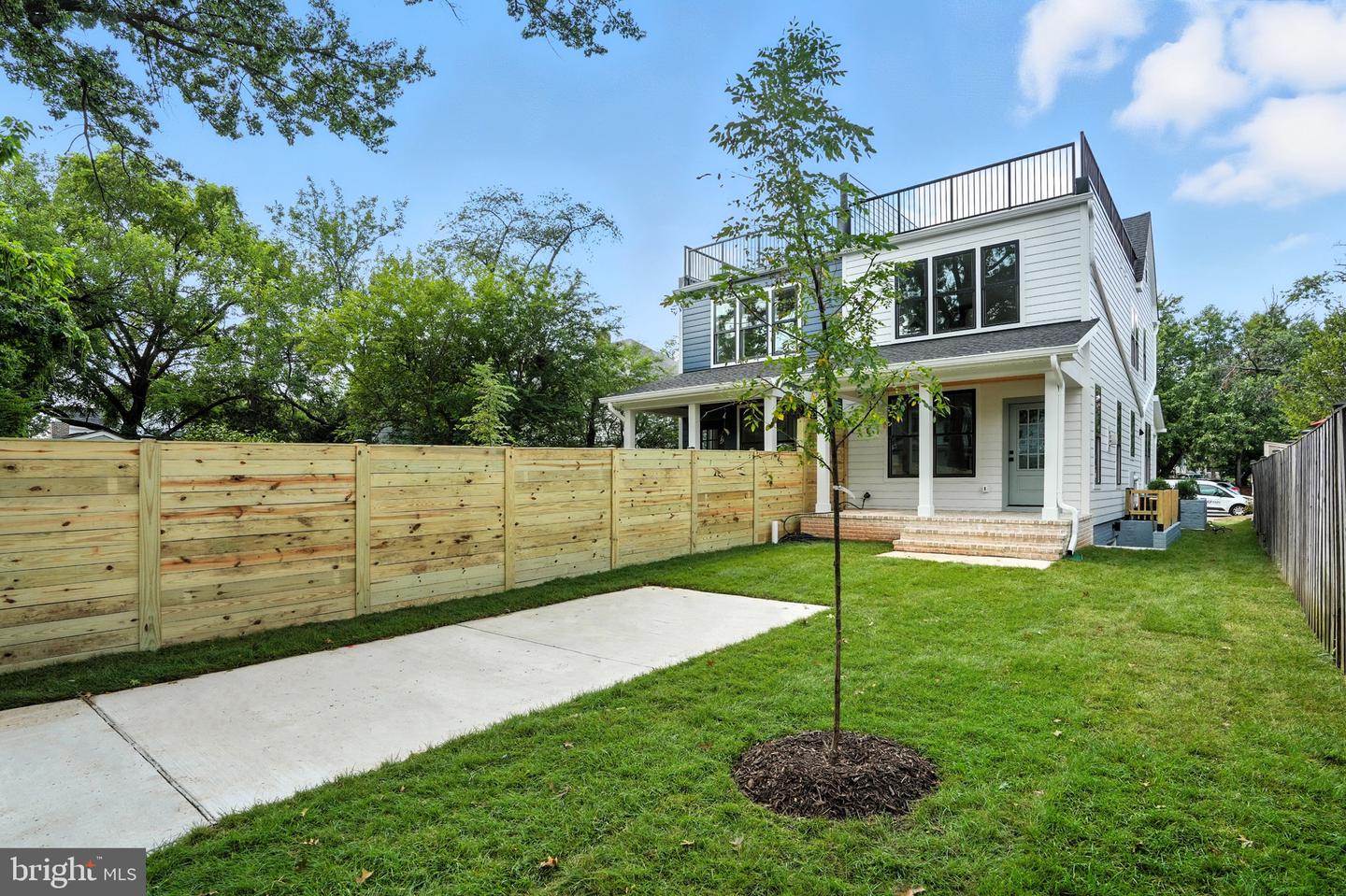 2105-A COMMONWEALTH AVE, ALEXANDRIA, Virginia 22301, 4 Bedrooms Bedrooms, 9 Rooms Rooms,3 BathroomsBathrooms,Residential,For sale,2105-A COMMONWEALTH AVE,VAAX2048732 MLS # VAAX2048732