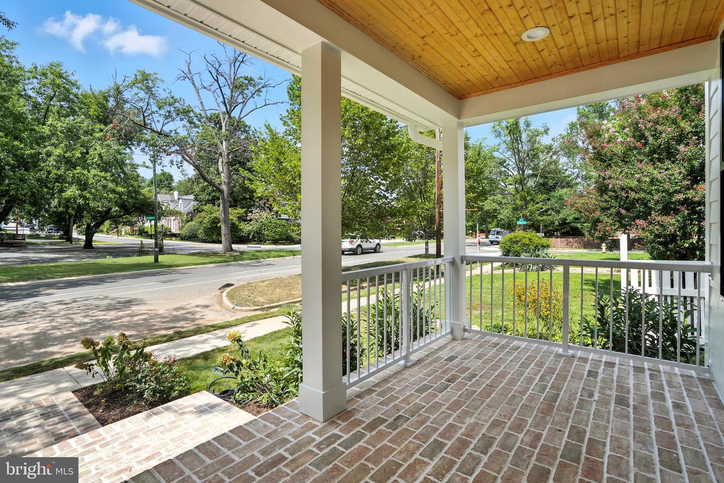 2105-A COMMONWEALTH AVE, ALEXANDRIA, Virginia 22301, 4 Bedrooms Bedrooms, 9 Rooms Rooms,3 BathroomsBathrooms,Residential,For sale,2105-A COMMONWEALTH AVE,VAAX2048732 MLS # VAAX2048732