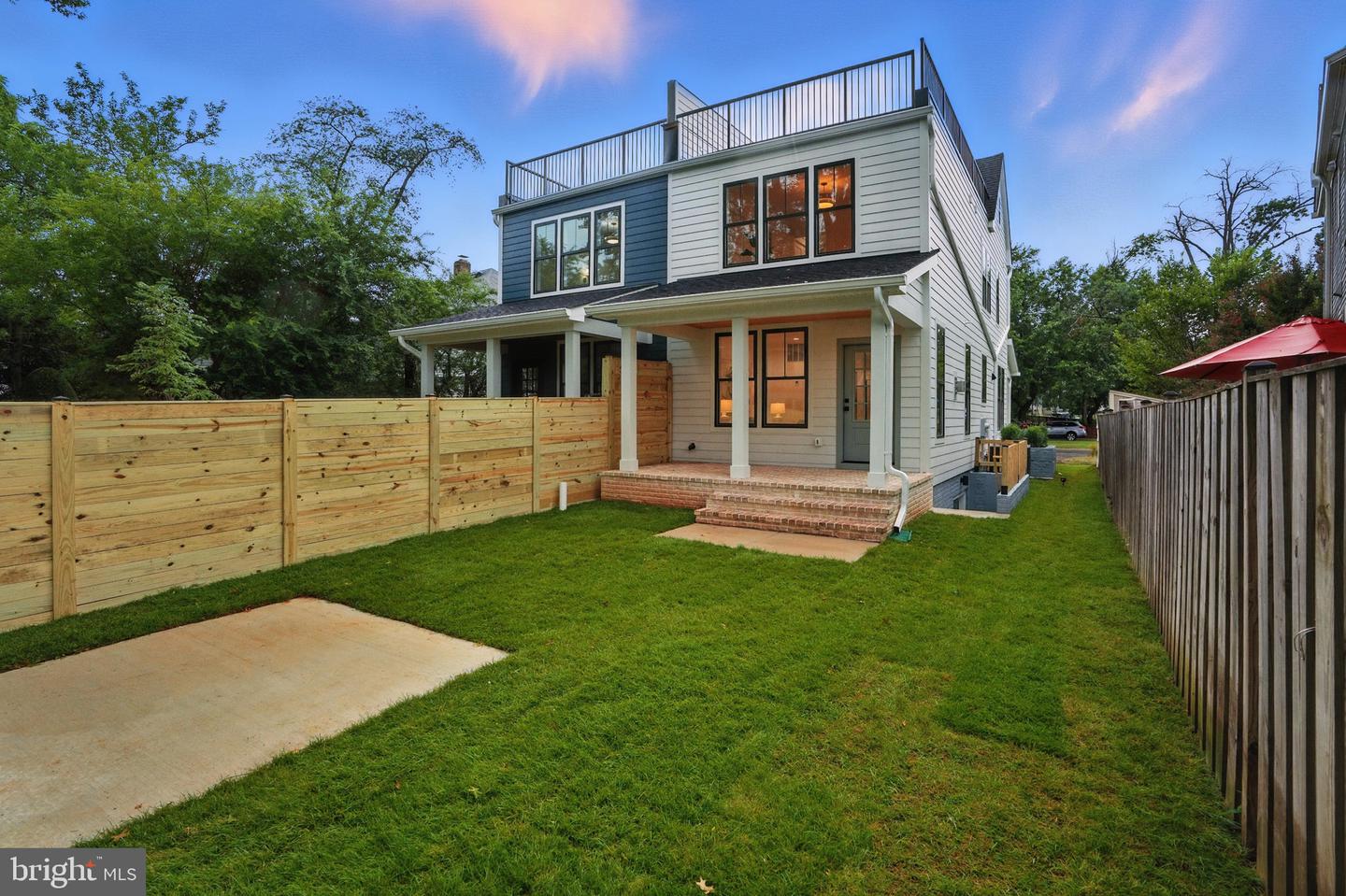 2105-A COMMONWEALTH AVE, ALEXANDRIA, Virginia 22301, 4 Bedrooms Bedrooms, 9 Rooms Rooms,3 BathroomsBathrooms,Residential,For sale,2105-A COMMONWEALTH AVE,VAAX2048732 MLS # VAAX2048732