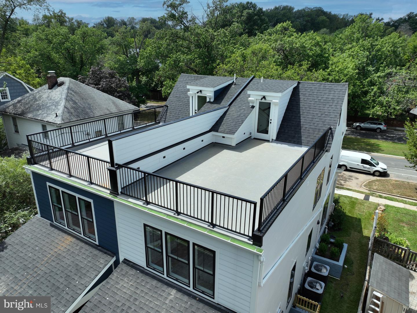 2105-A COMMONWEALTH AVE, ALEXANDRIA, Virginia 22301, 4 Bedrooms Bedrooms, 9 Rooms Rooms,3 BathroomsBathrooms,Residential,For sale,2105-A COMMONWEALTH AVE,VAAX2048732 MLS # VAAX2048732