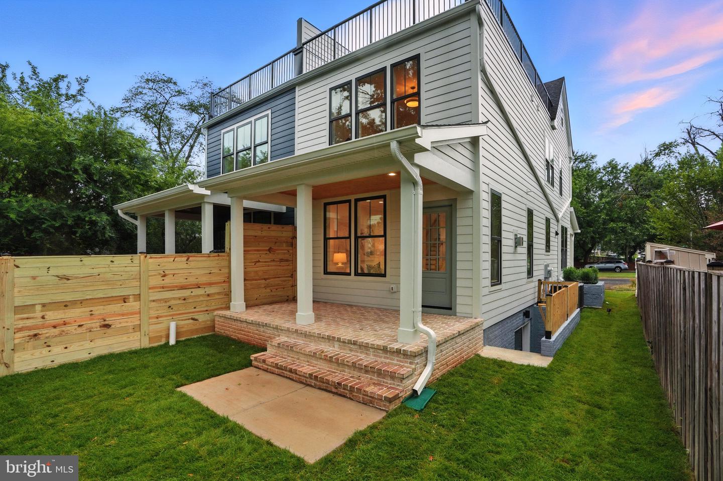2105-A COMMONWEALTH AVE, ALEXANDRIA, Virginia 22301, 4 Bedrooms Bedrooms, 9 Rooms Rooms,3 BathroomsBathrooms,Residential,For sale,2105-A COMMONWEALTH AVE,VAAX2048732 MLS # VAAX2048732