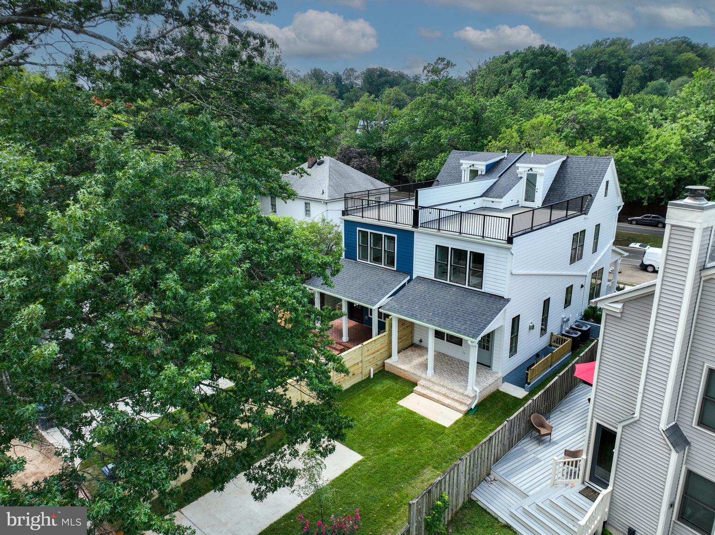 2105-A COMMONWEALTH AVE, ALEXANDRIA, Virginia 22301, 4 Bedrooms Bedrooms, 9 Rooms Rooms,3 BathroomsBathrooms,Residential,For sale,2105-A COMMONWEALTH AVE,VAAX2048732 MLS # VAAX2048732